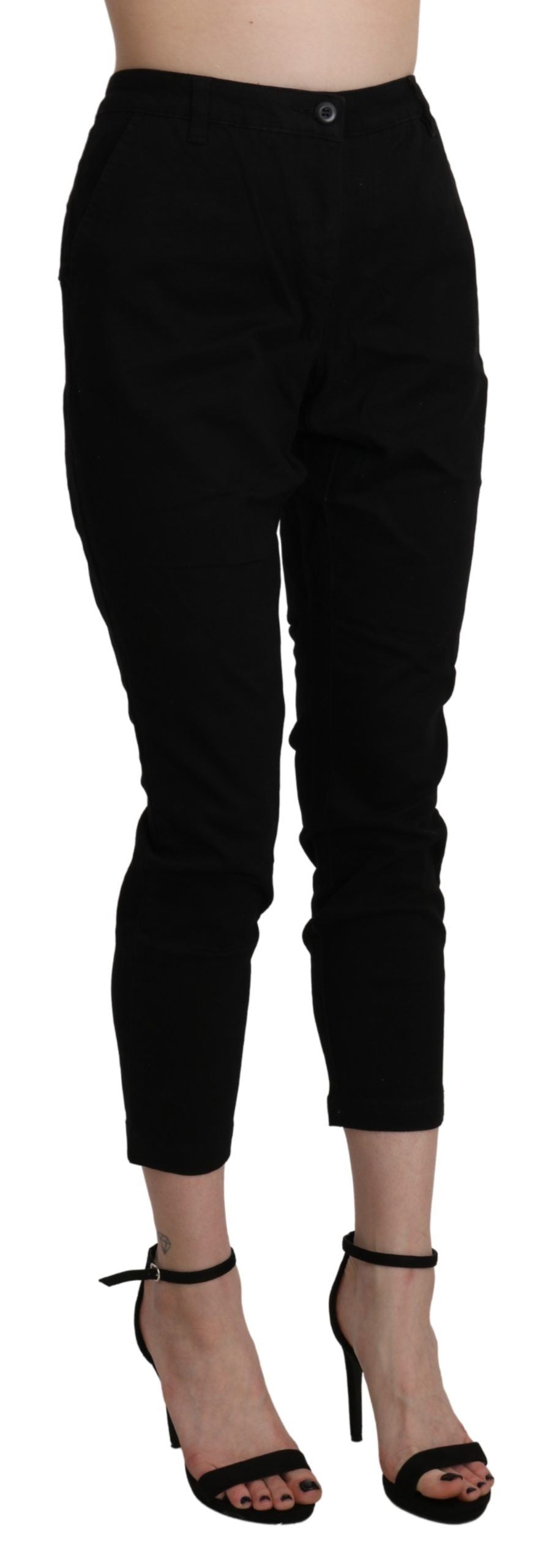 Acht Schwarze Caprihose aus Baumwolle mit hoher Taille und schmalem Schnitt