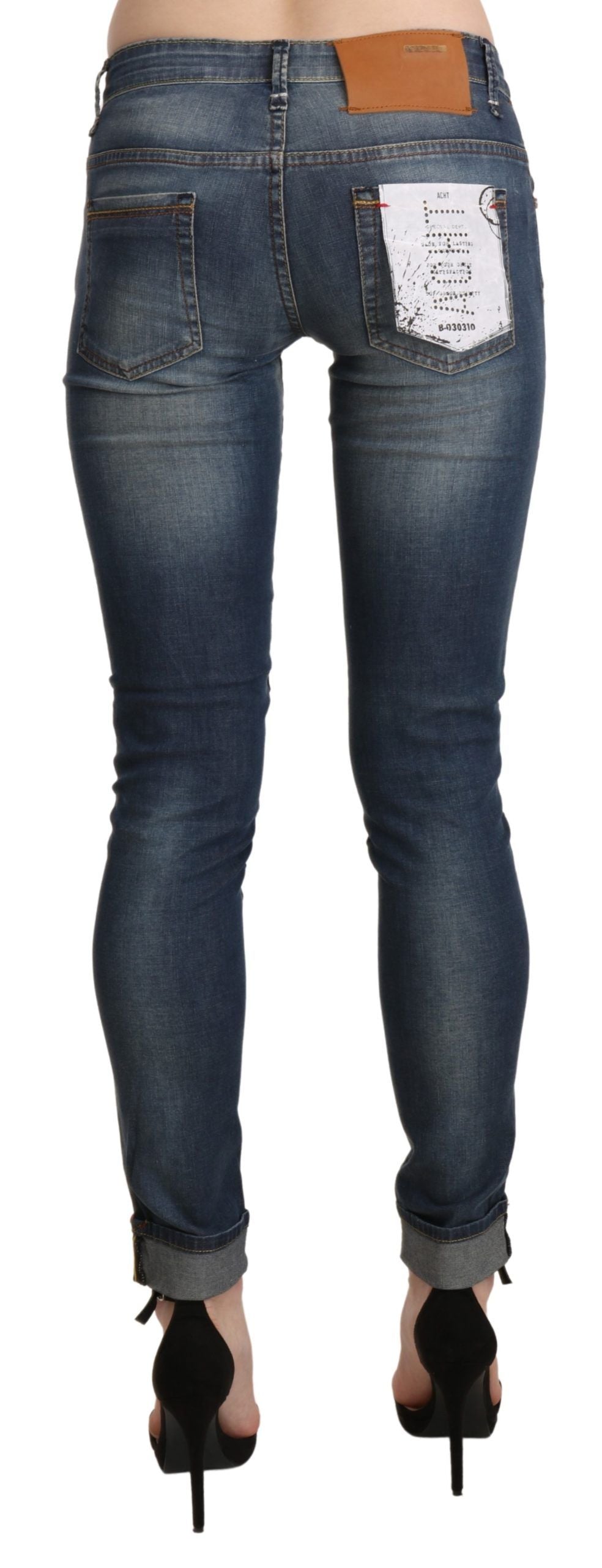 Acht Blaue, gewaschene, tief sitzende, abgeschnittene Denim-Hose