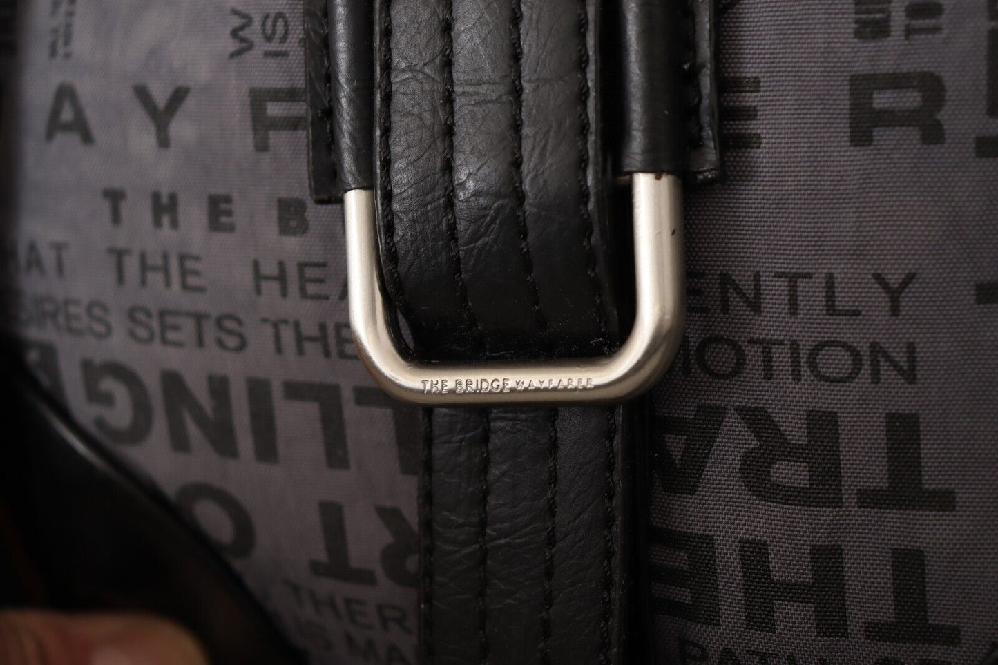 WAYFARER Graue bedruckte Logo-Umhängetasche Crossbody Handtasche