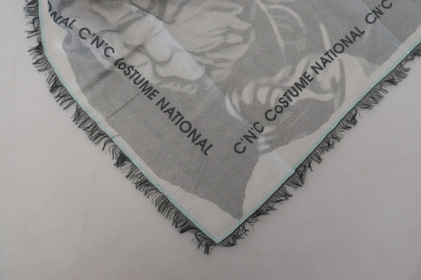 Costume National Grauer Print-Schal Foulard Fransenschal