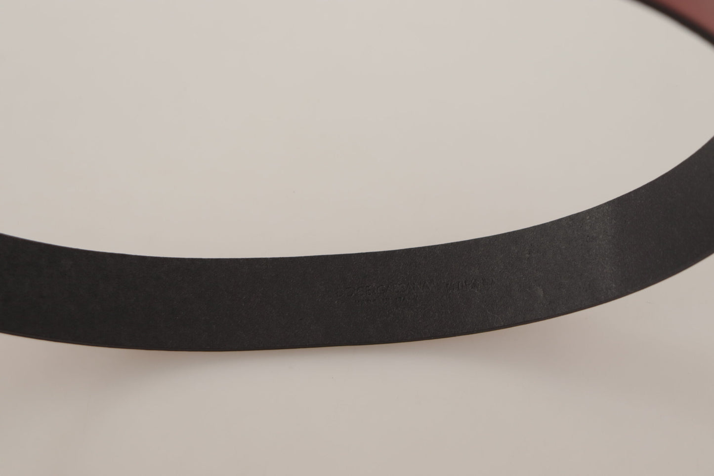 Dolce & Gabbana Rotes Leder Gold Logo Gravierte Metallschnalle Gürtel