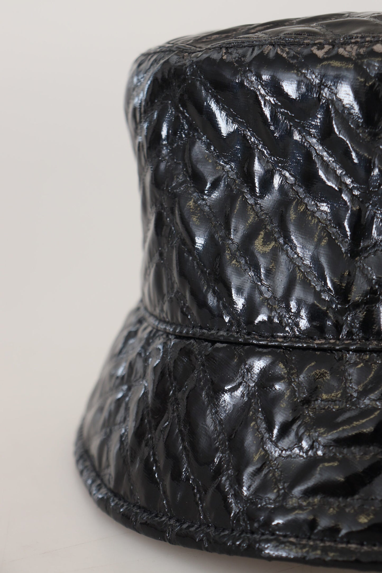 Dolce & Gabbana Schwarzes gestepptes Kunstleder Frauen Eimer Kappe Hut