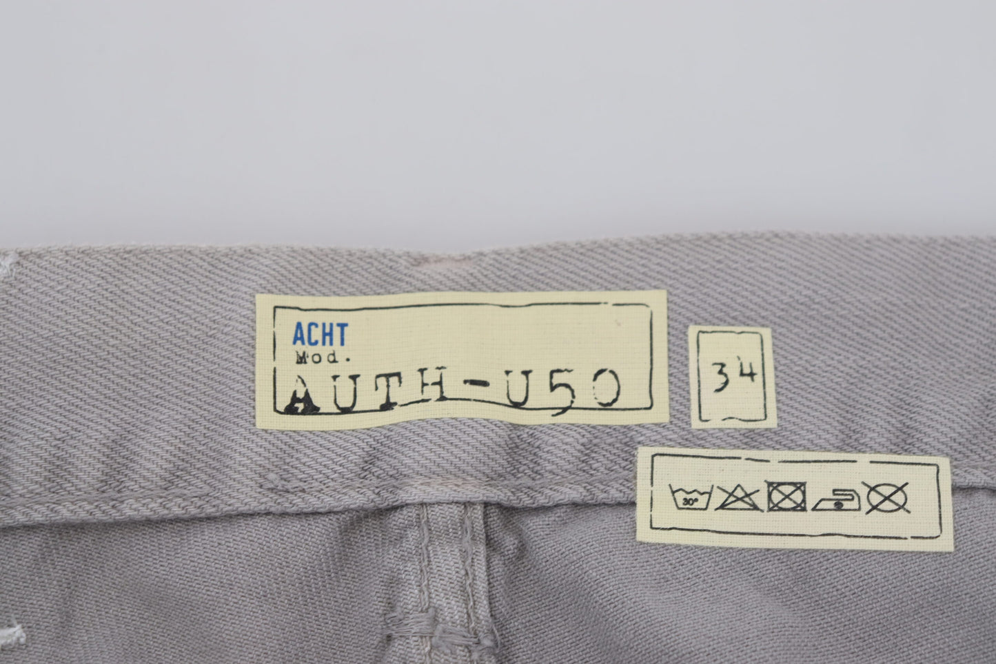 Acht Graue Baumwolle Straight Fit Gefalteter Saum Casual Denim Jeans