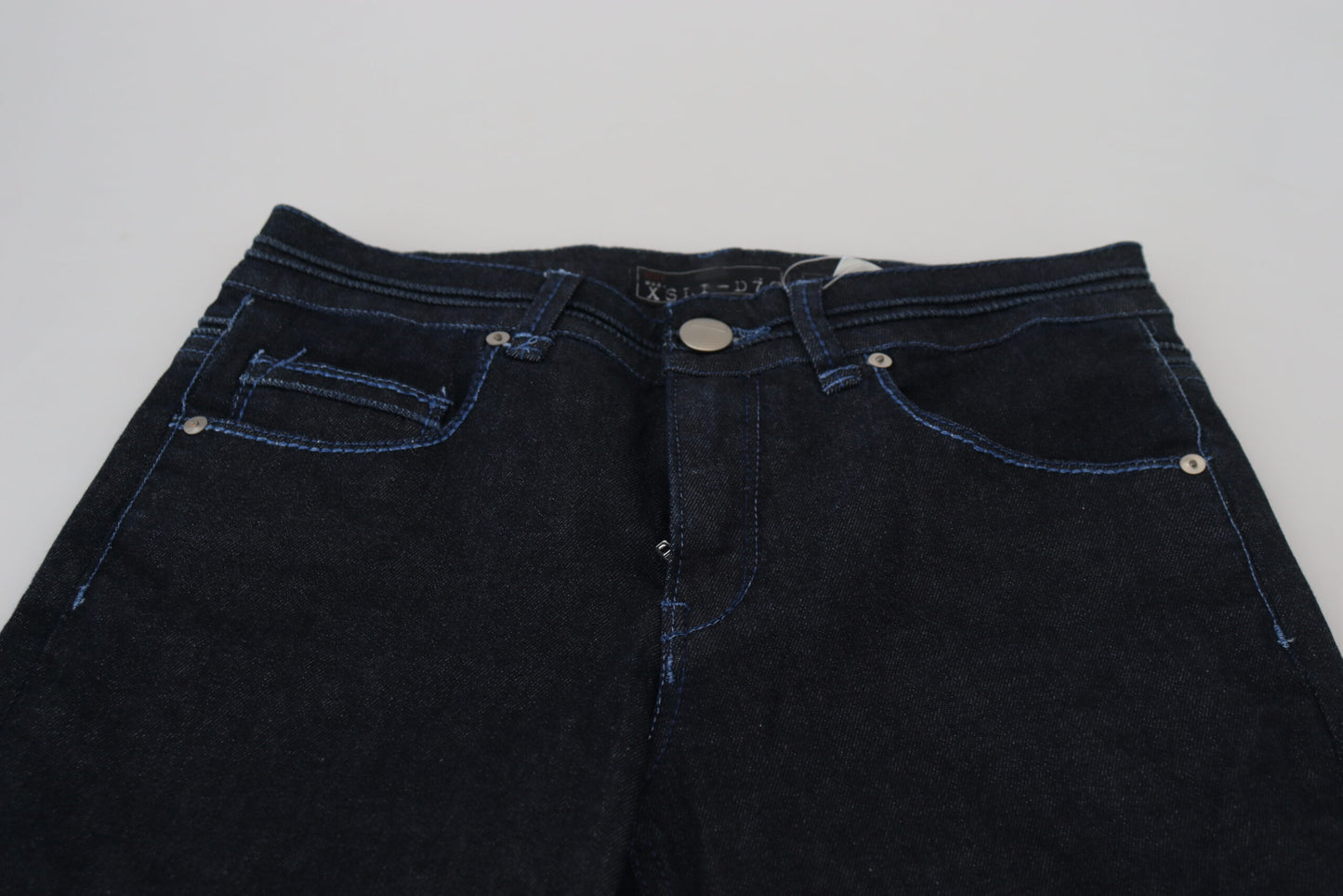 Acht Dunkelblaue Slim Fit Denim-Jeans mit niedriger Taille für Frauen