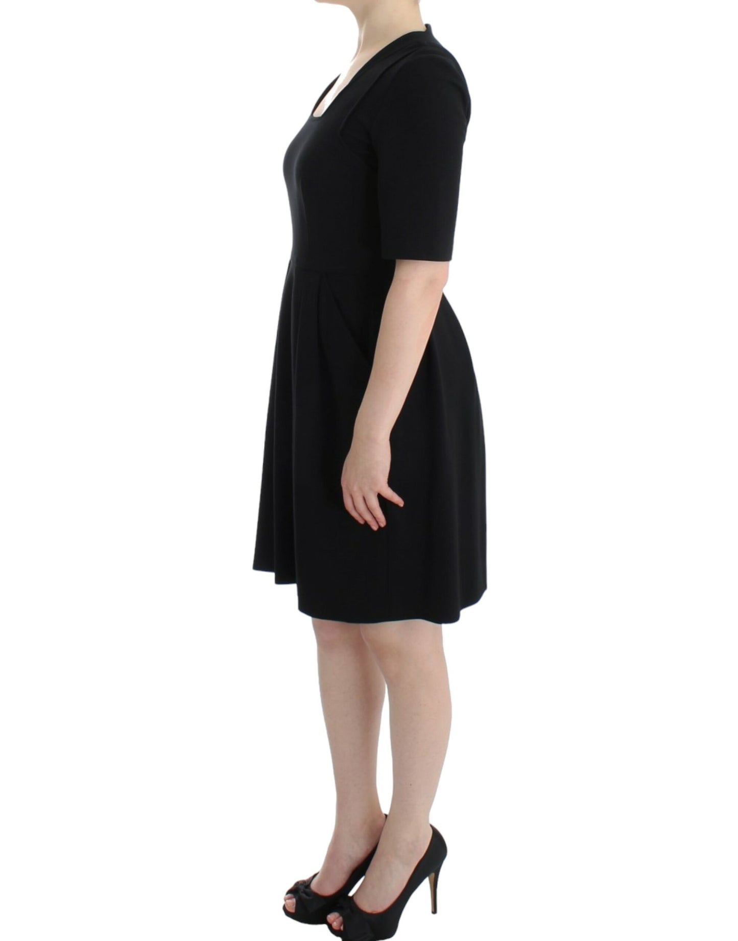 CO|TE Schwarzes kurzärmeliges Venuskleid