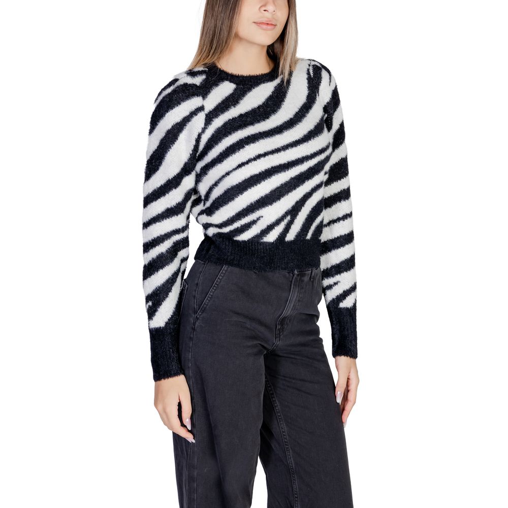 Only Schwarzer Nylon-Pullover
