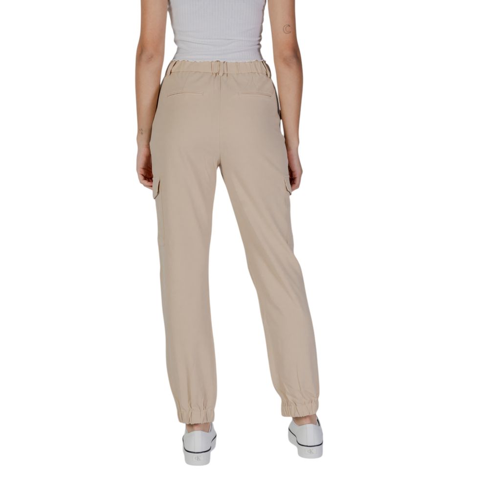 B.Young Beige Polyester-Hose