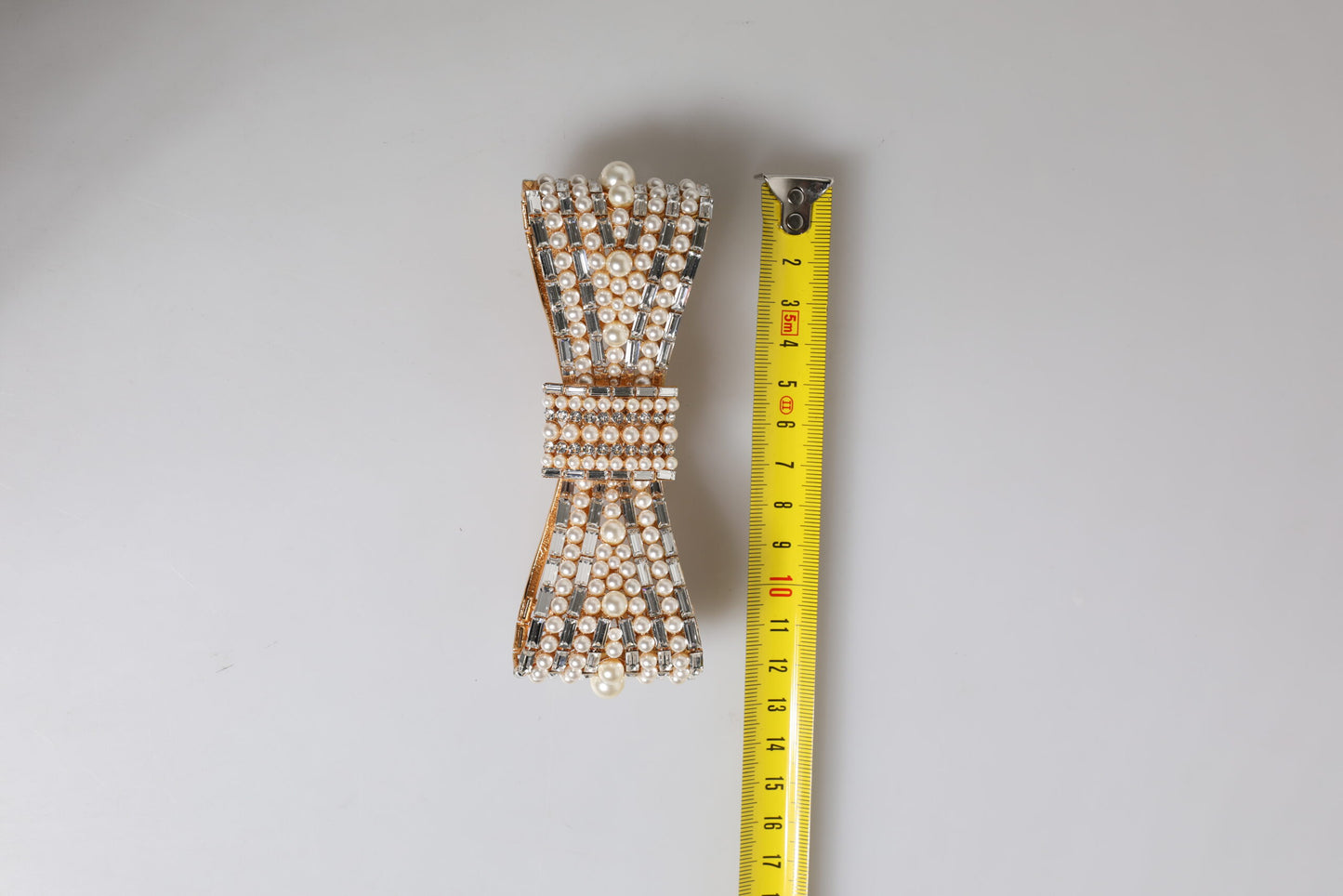 Dolce & Gabbana Gold-Ton Messing Bogen Kristall FauxPearl verschönert Brosche