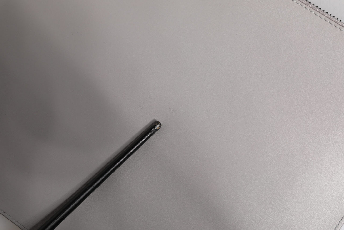 Dolce & Gabbana Graue Solid Leather DG Logo Herren Clutch Zip Pouch Tasche