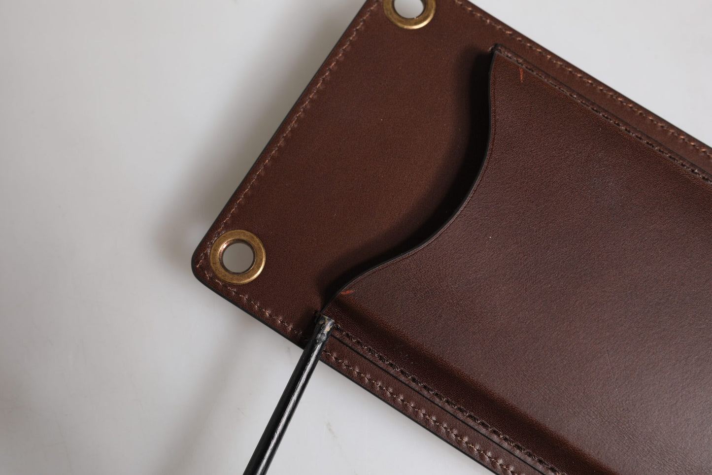 Dolce & Gabbana Brauner Leder-Nackenriemen Cross Body Sling Bag