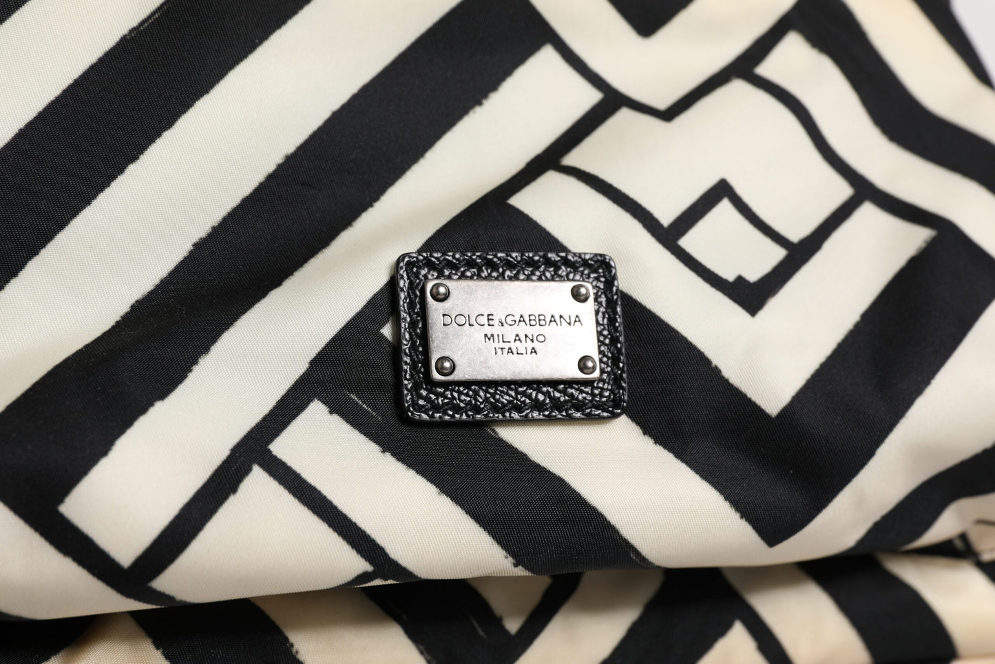 Dolce & Gabbana Schwarz Weiß Nylon Leder Travel Back Pack Tasche