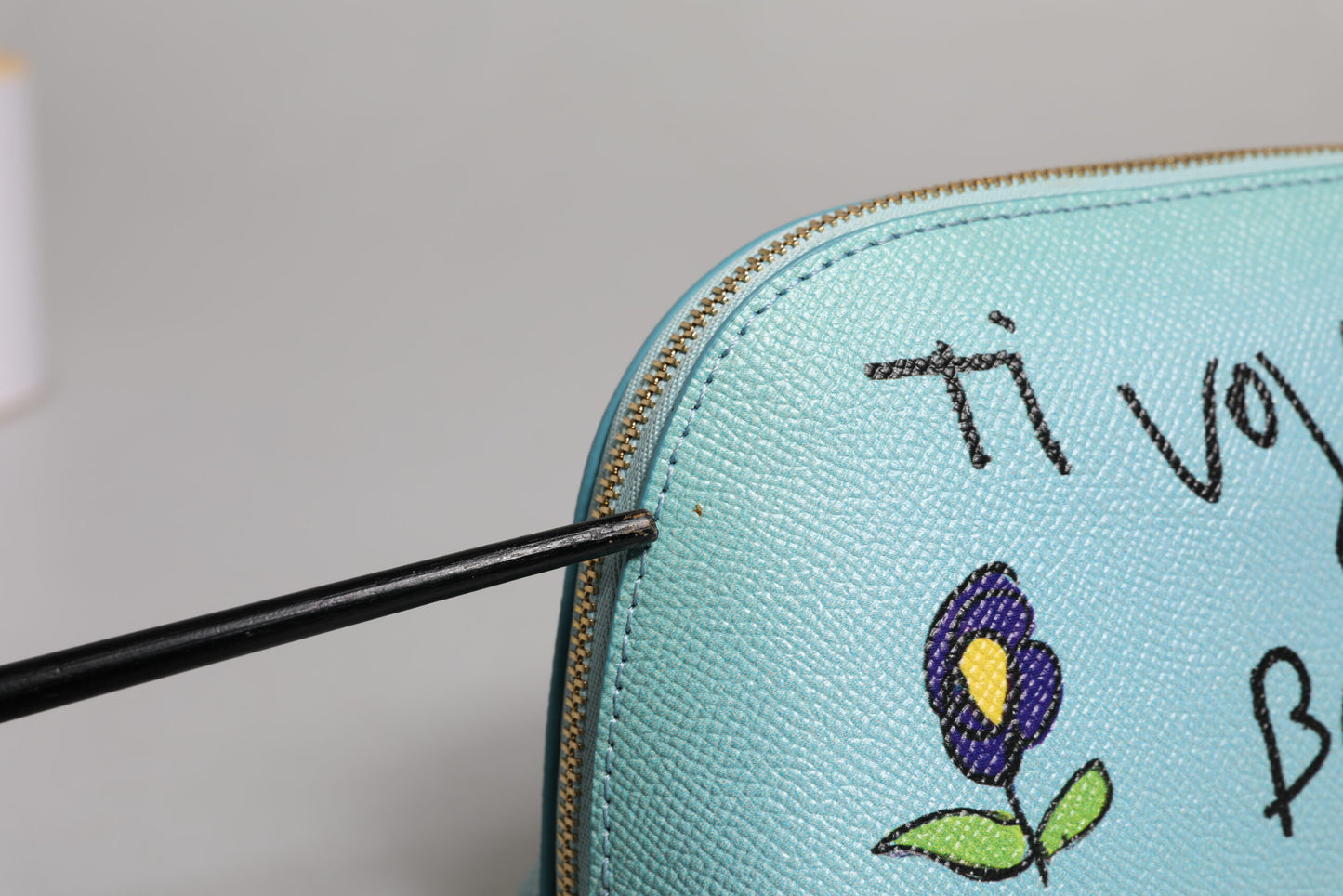 Dolce & Gabbana Hellblaue Lederhandtasche Clutch Mini Purse Pouch Bag