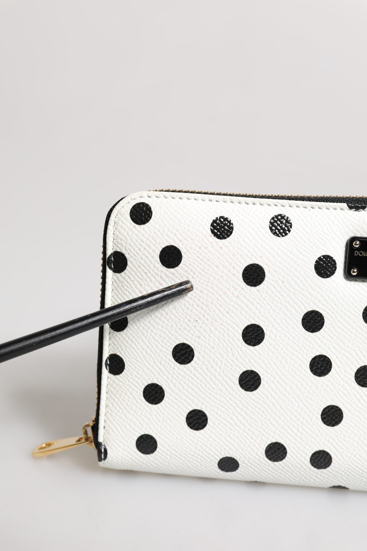 Dolce & Gabbana Weiß-schwarz gestreiftes Leder Portemonnaie mit Reißverschluss