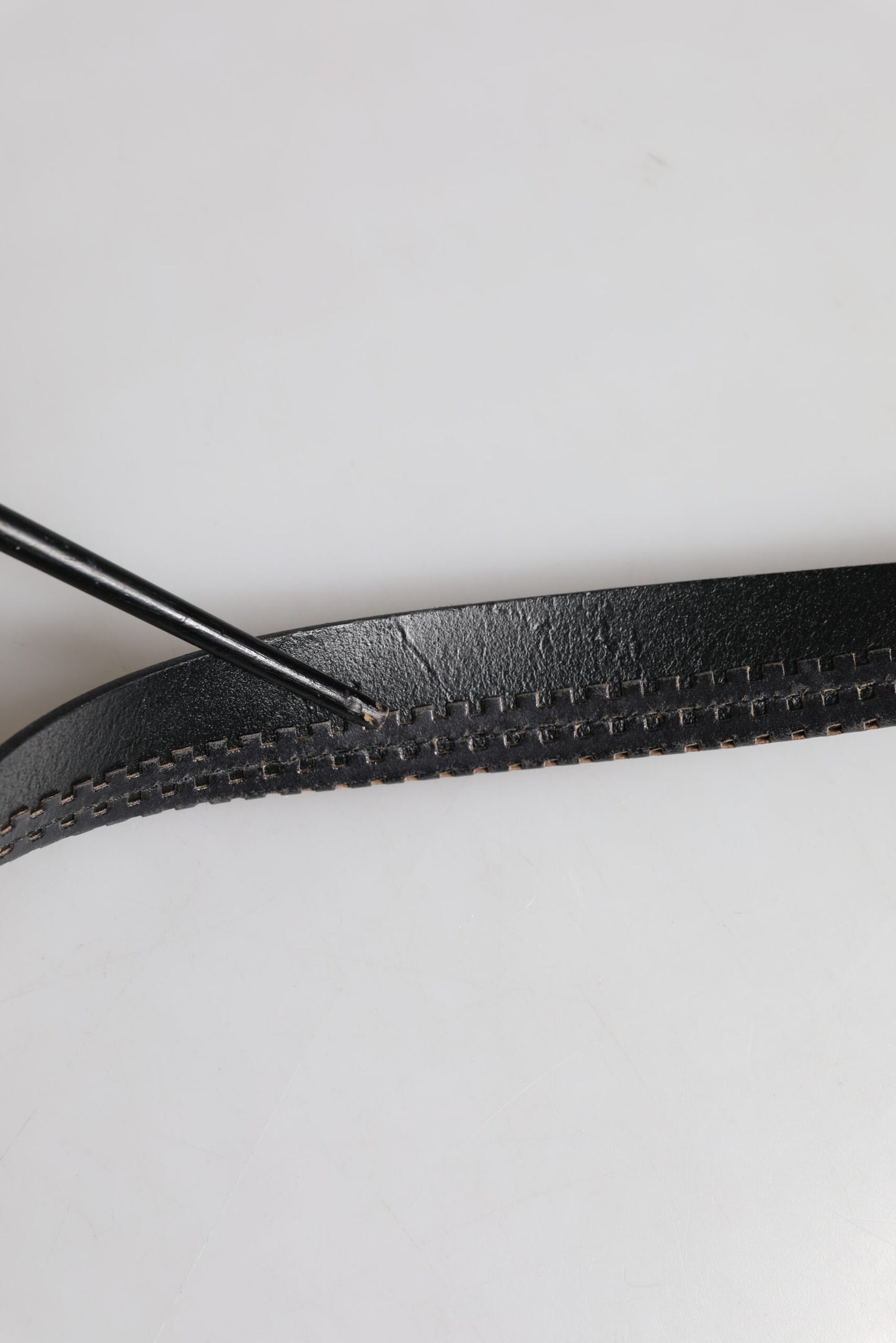 Dolce & Gabbana Schwarzer Leder Gürtel mit silberfarbener Metallschnalle