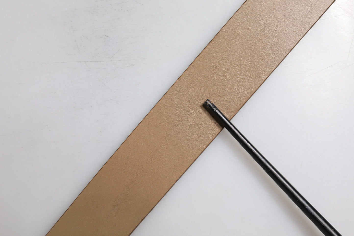 Dolce & Gabbana Brauner Ledergürtel mit klassischer Metall-Logo-Schnalle