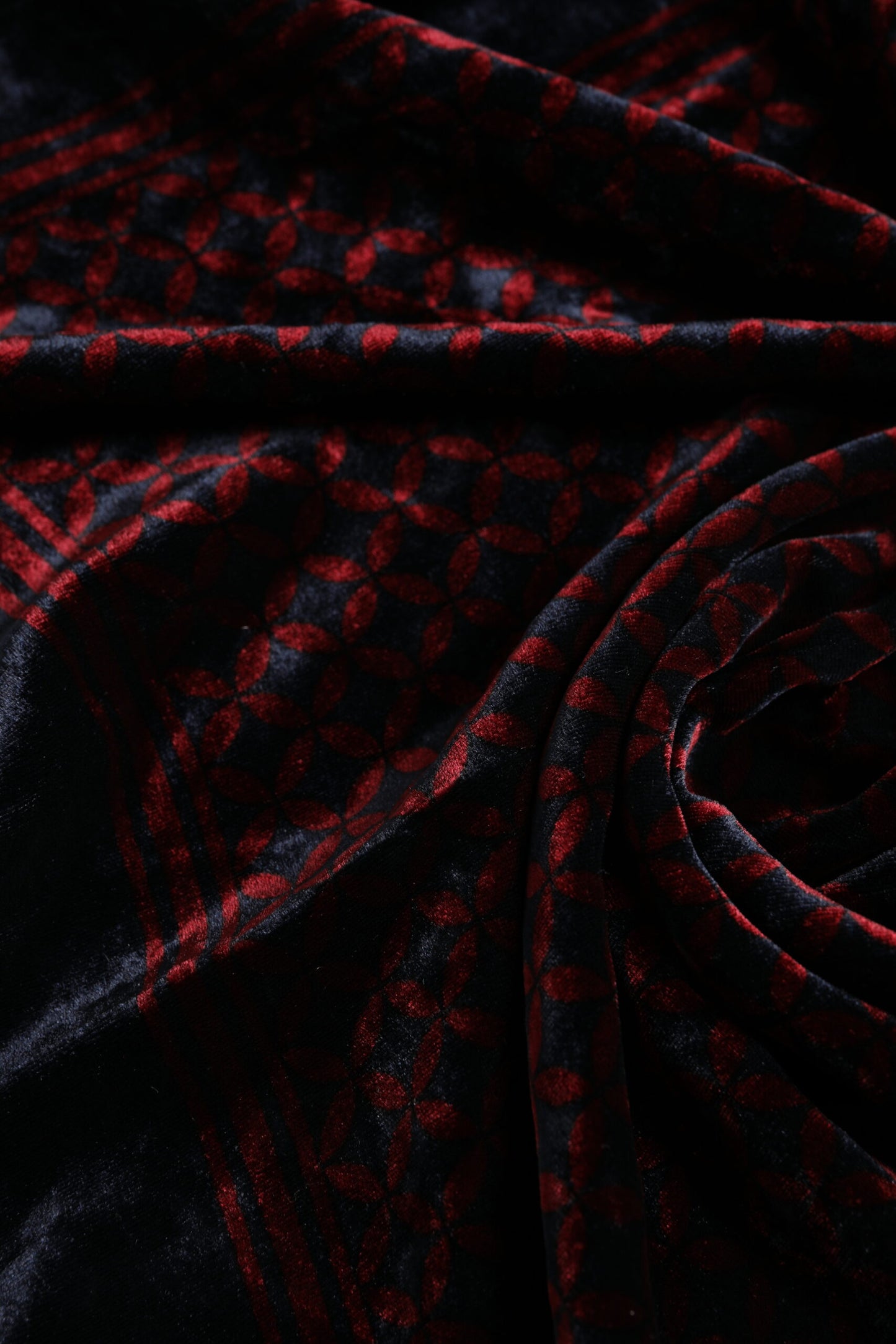 Dolce & Gabbana Schwarz Rot Viskose Quadrat Männer Foulard Schal