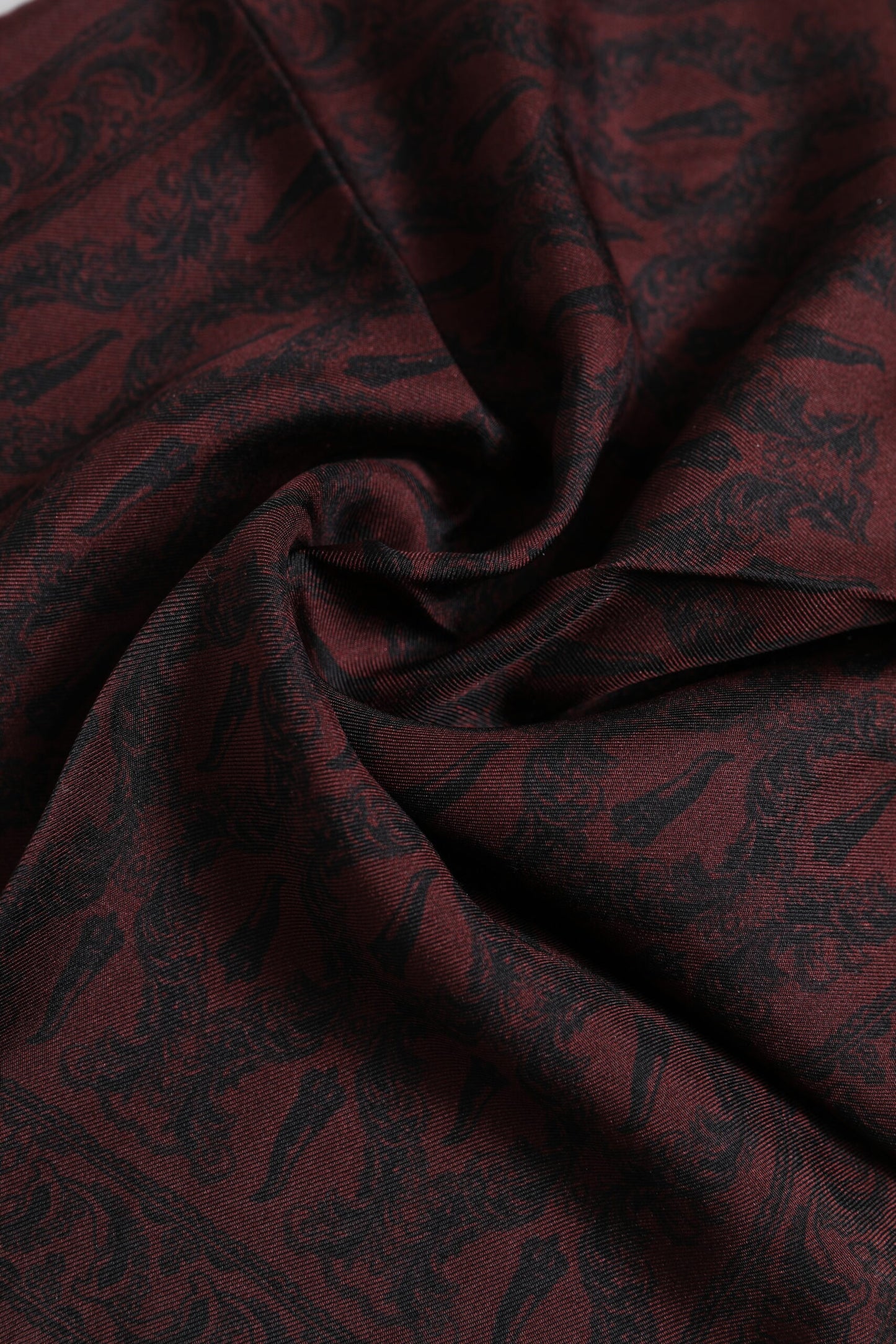 Dolce & Gabbana Maroon Schwarz Gedruckt Quadrat Männer Foulard Schal