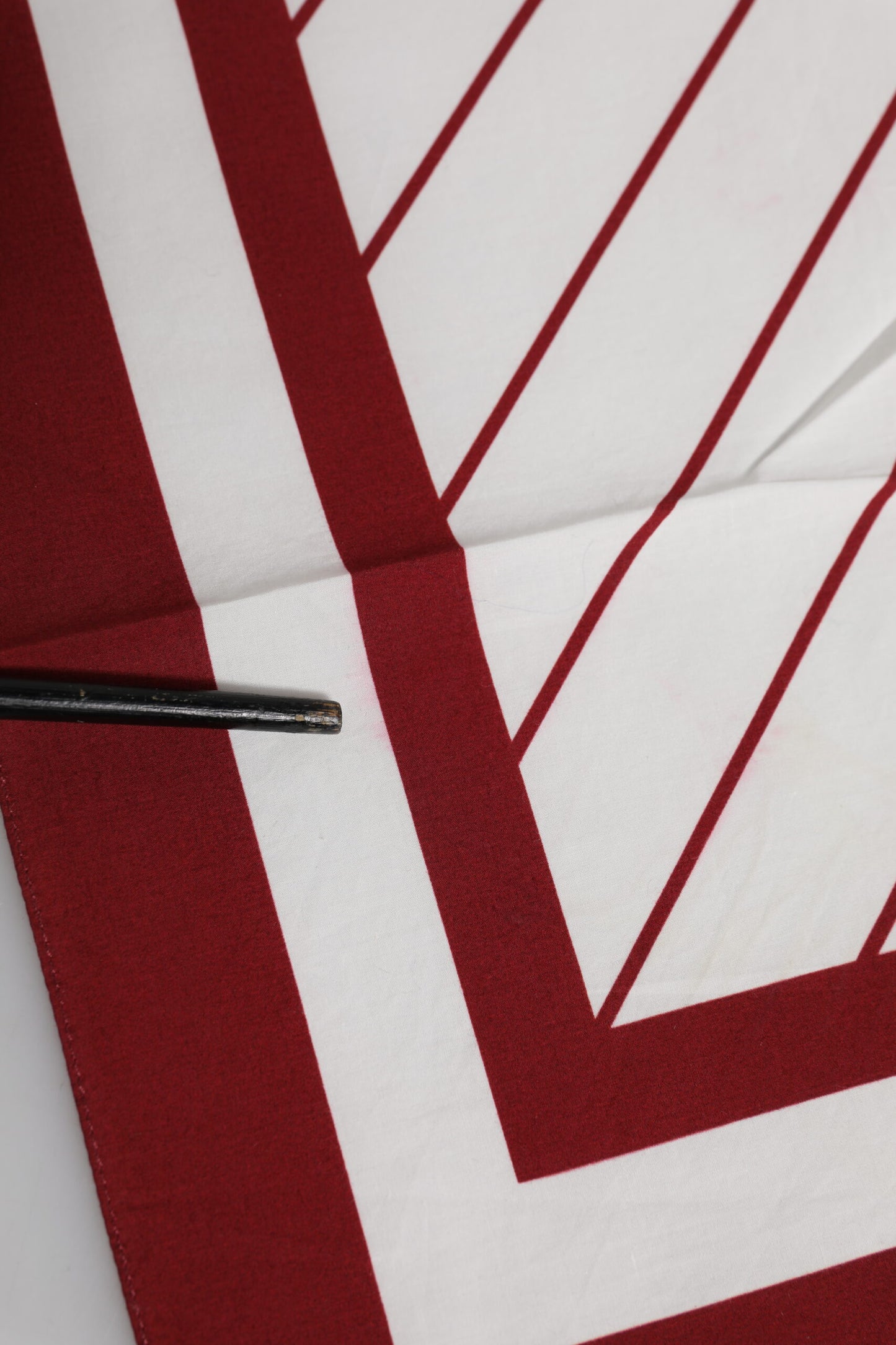 Dolce & Gabbana Weiß Rot DG Logo Quadratisch Herren Foulardschal