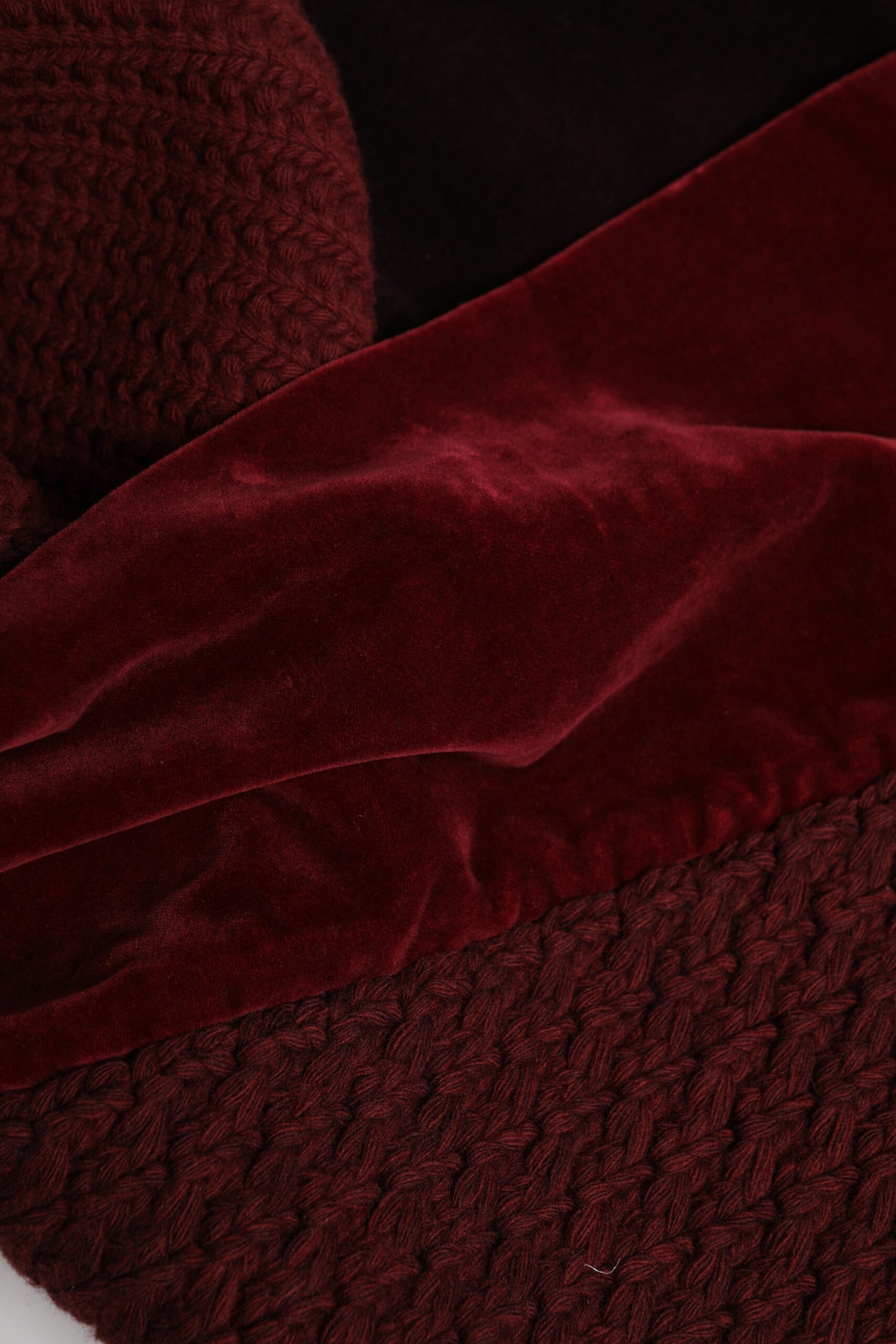 Dolce & Gabbana Maroon Schwarzer Halswärmer Wickelschal Schal