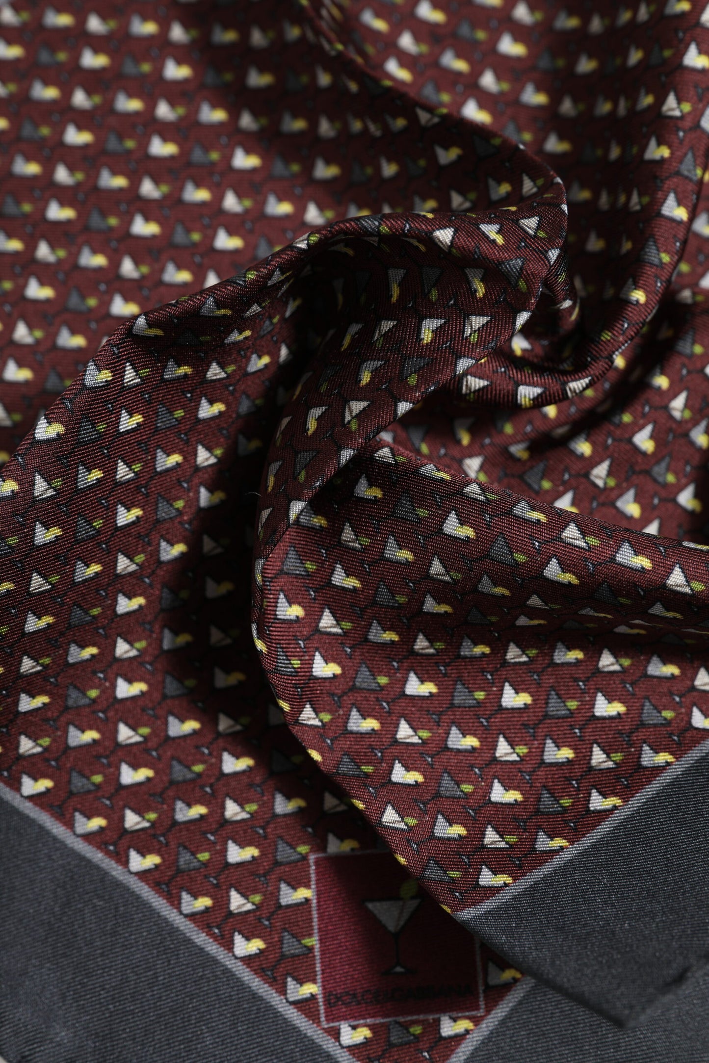 Dolce & Gabbana Maroon Cocktail Seide Quadratischer Foulard Schal