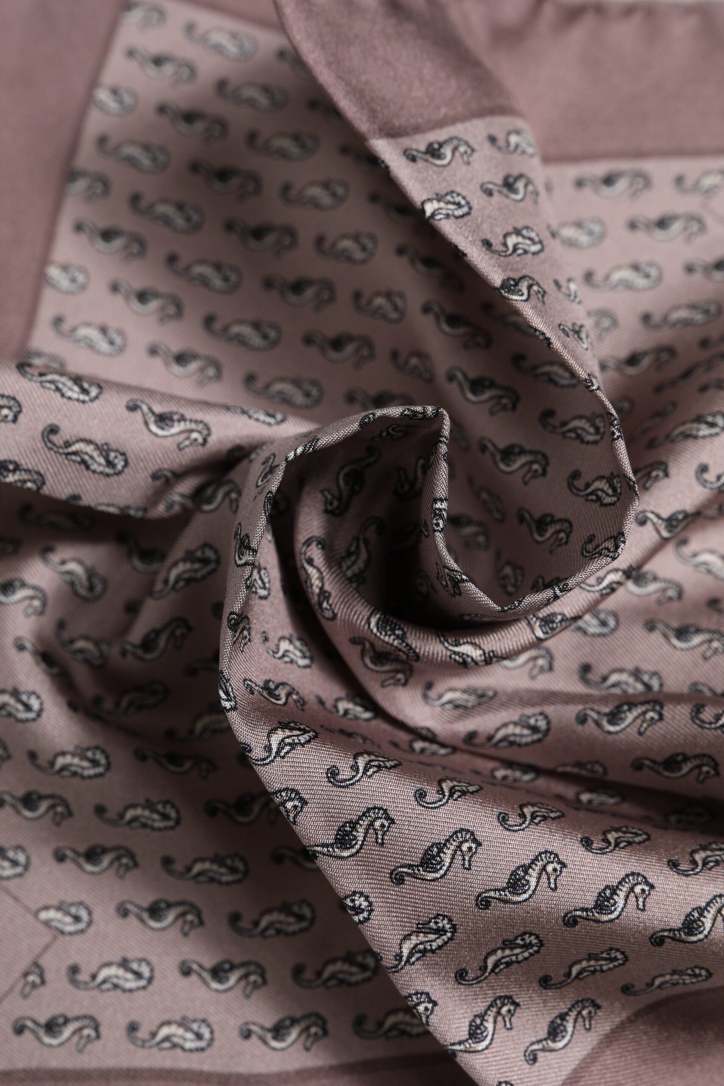 Dolce & Gabbana Braunes Seepferdchen Seidenschal Quadratisch Foulard