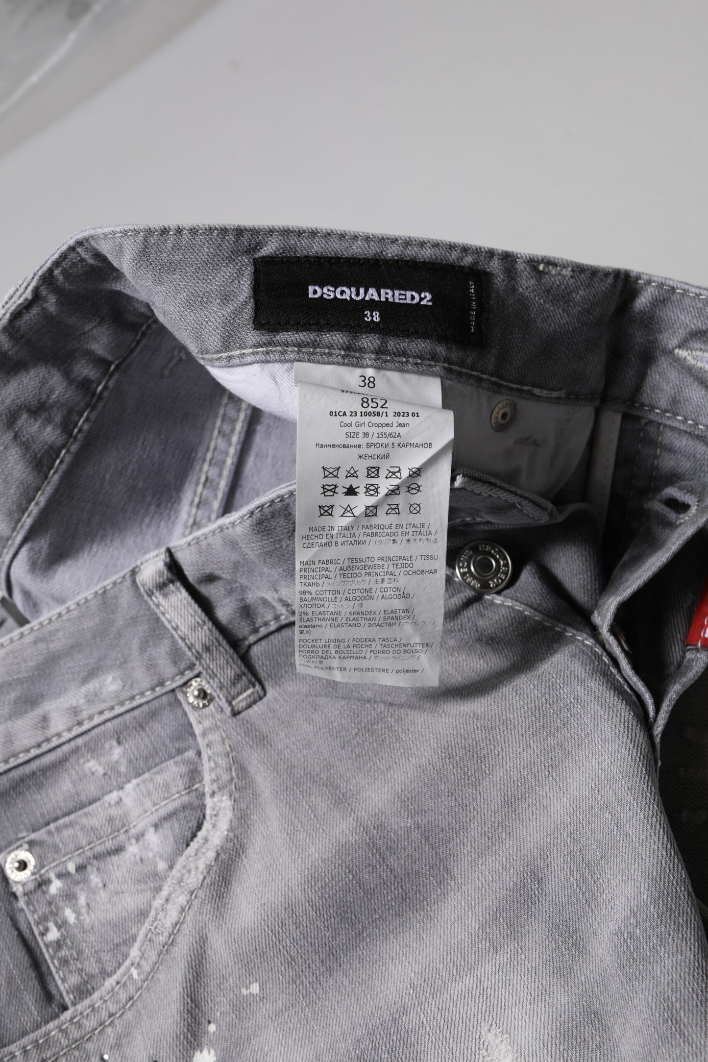 Dsquared² Graue verwaschene Jeans mit mittlerer Taille, konisch zulaufend