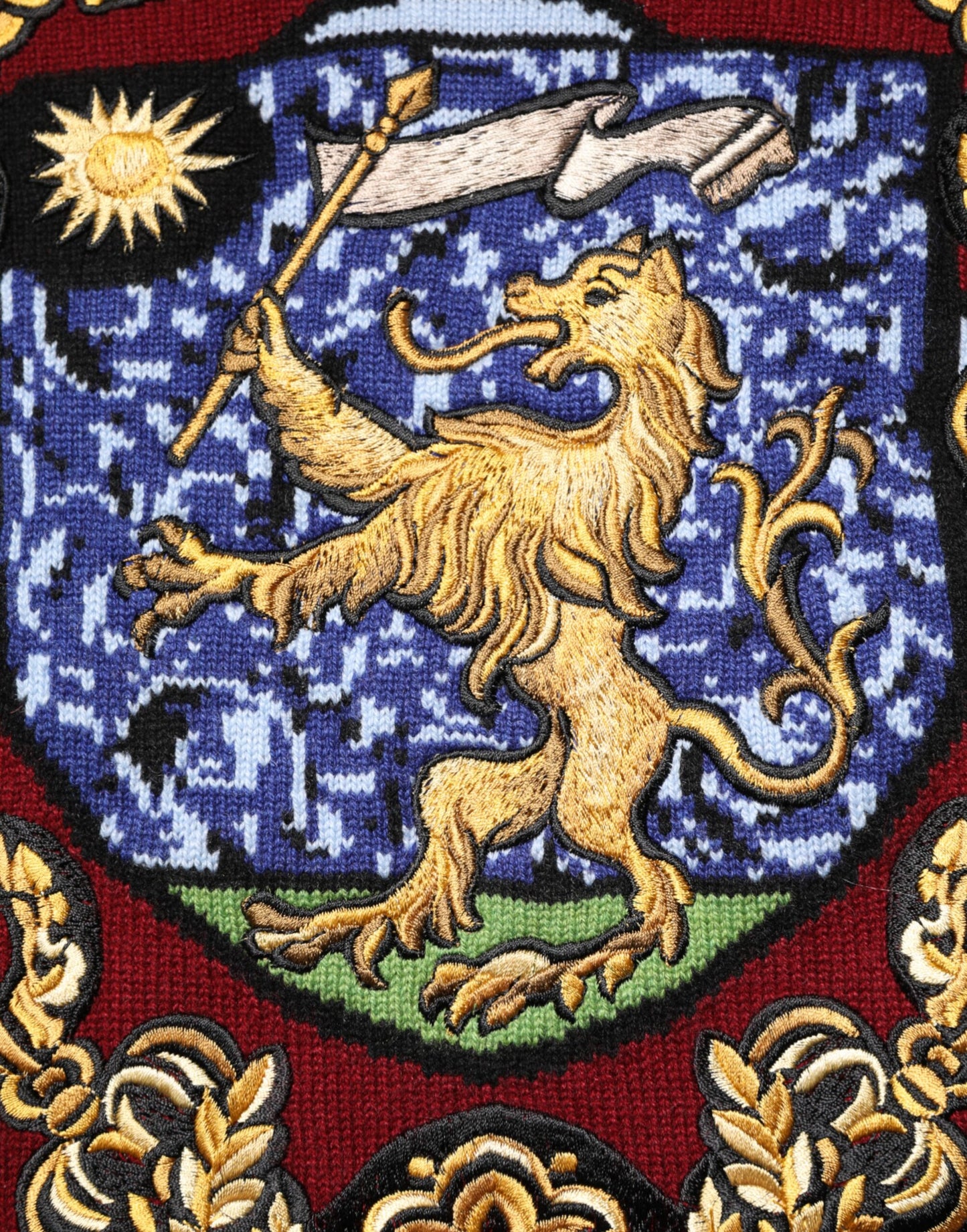 Dolce & Gabbana Burgunderfarbener Pullover aus Kaschmir mit Löwenwappen