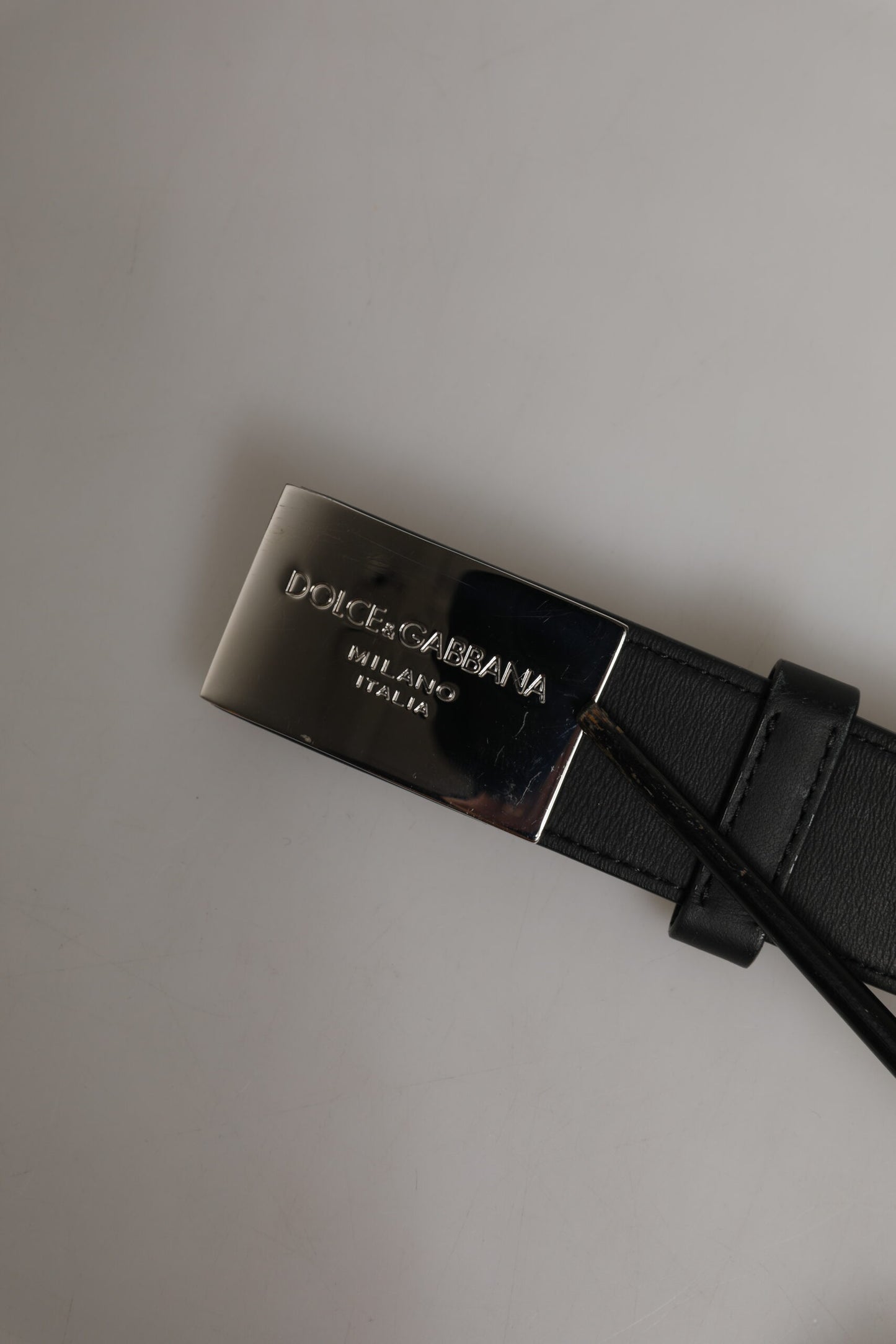 Dolce & Gabbana Schwarzer Leder-Gürtel mit klassischer Metall-Logo-Schnalle