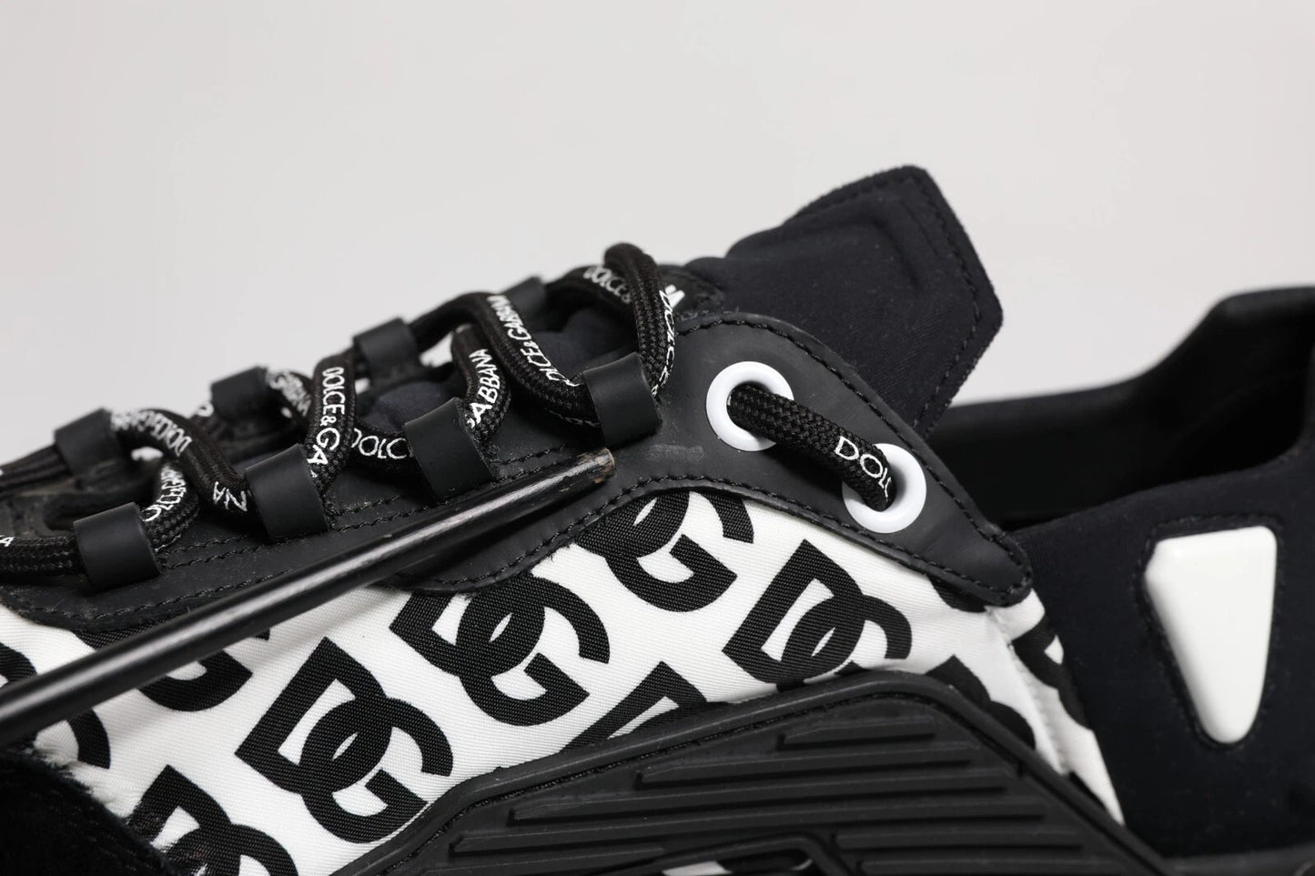 Dolce & Gabbana Schwarz Logo Lace Up Low Top NS1 Turnschuhe