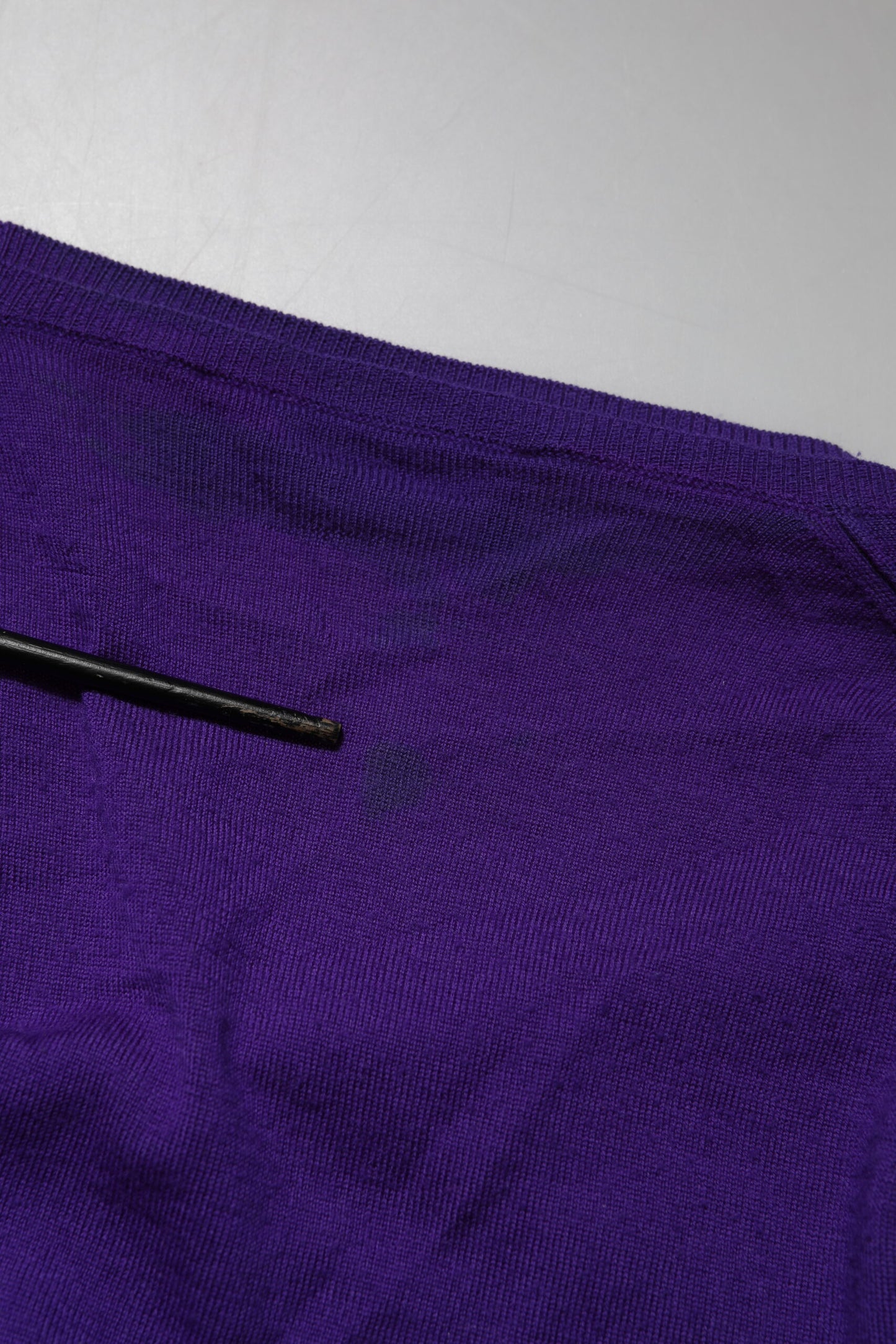 Dolce & Gabbana Lila Strickjacke mit V-Ausschnitt aus Wolle