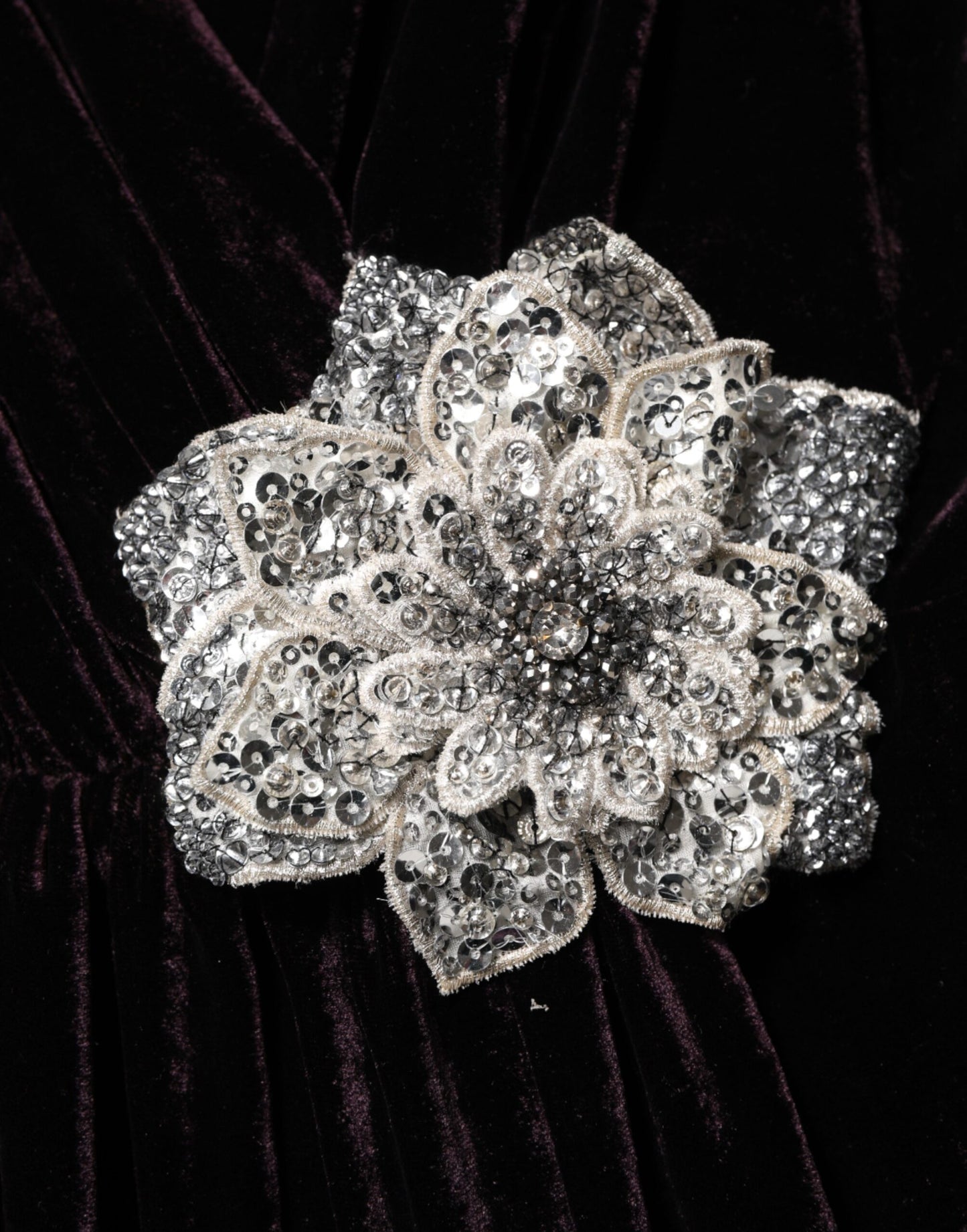 Dolce & Gabbana Schwarzes Samtkleid mit Blumenverzierung Aline