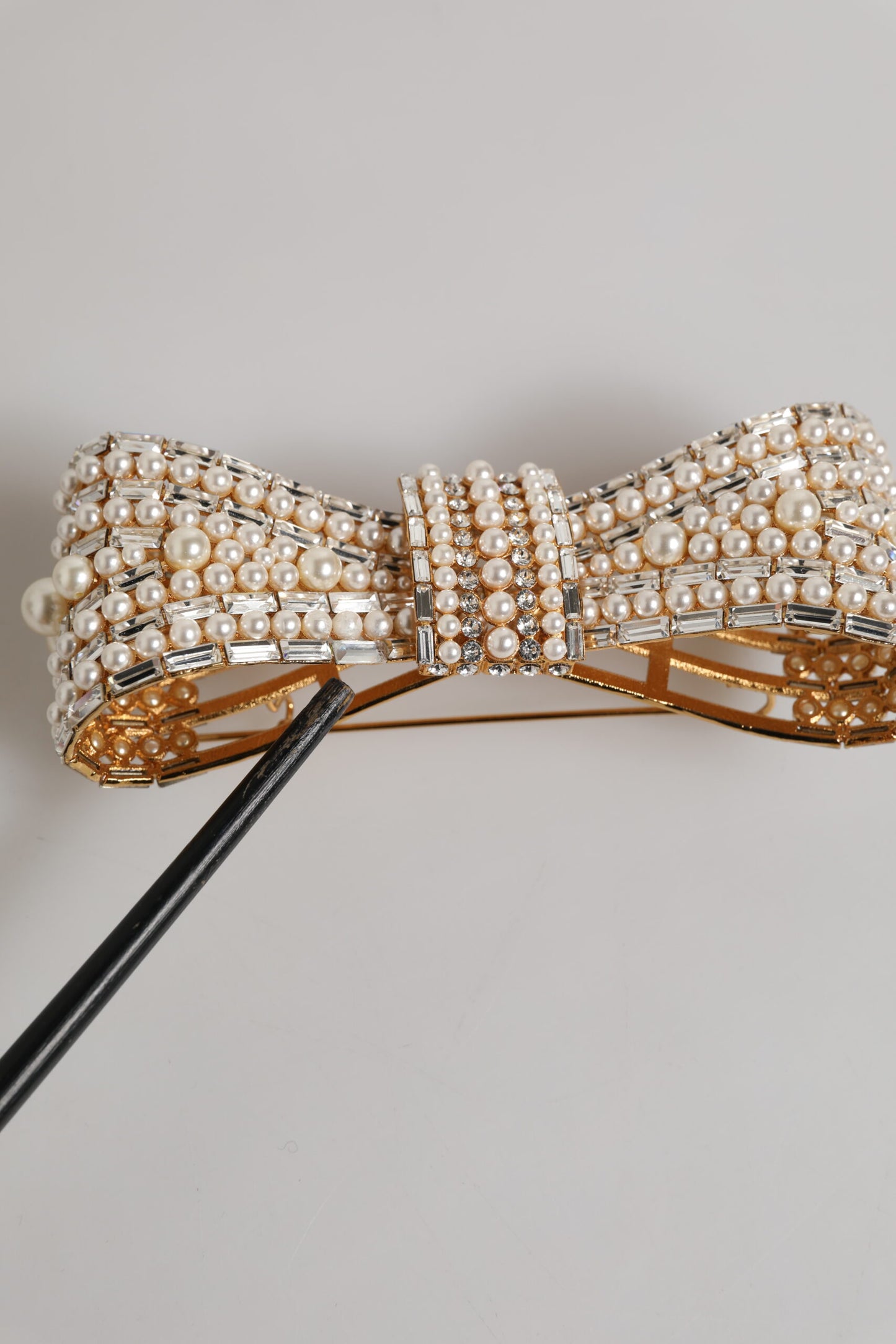 Dolce & Gabbana Gold-Ton Messing Bogen Kristall FauxPearl verschönert Brosche