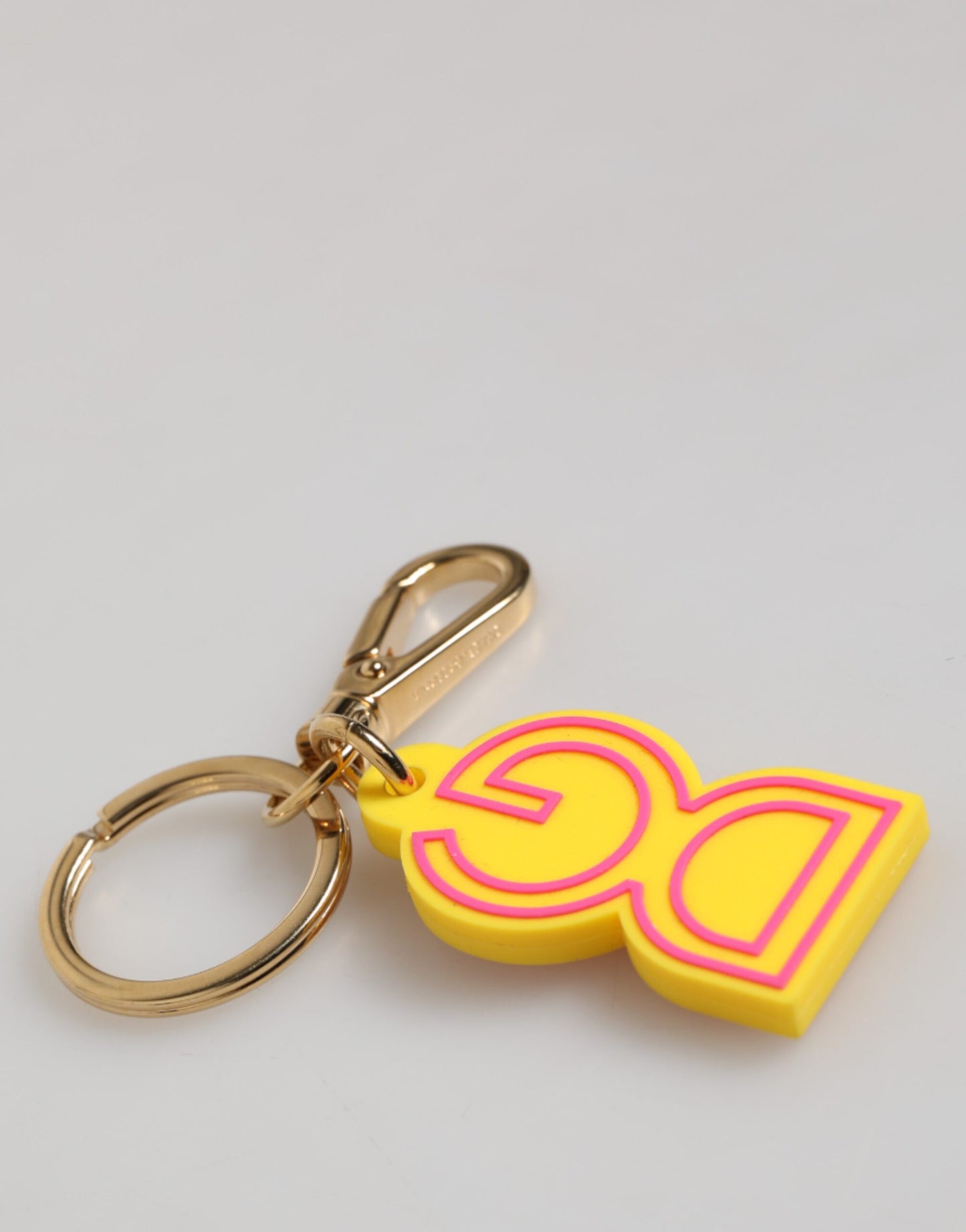 Dolce & Gabbana Gelbes Gummi Goldton Metall DG Logo Schlüsselanhänger Schlüsselanhänger