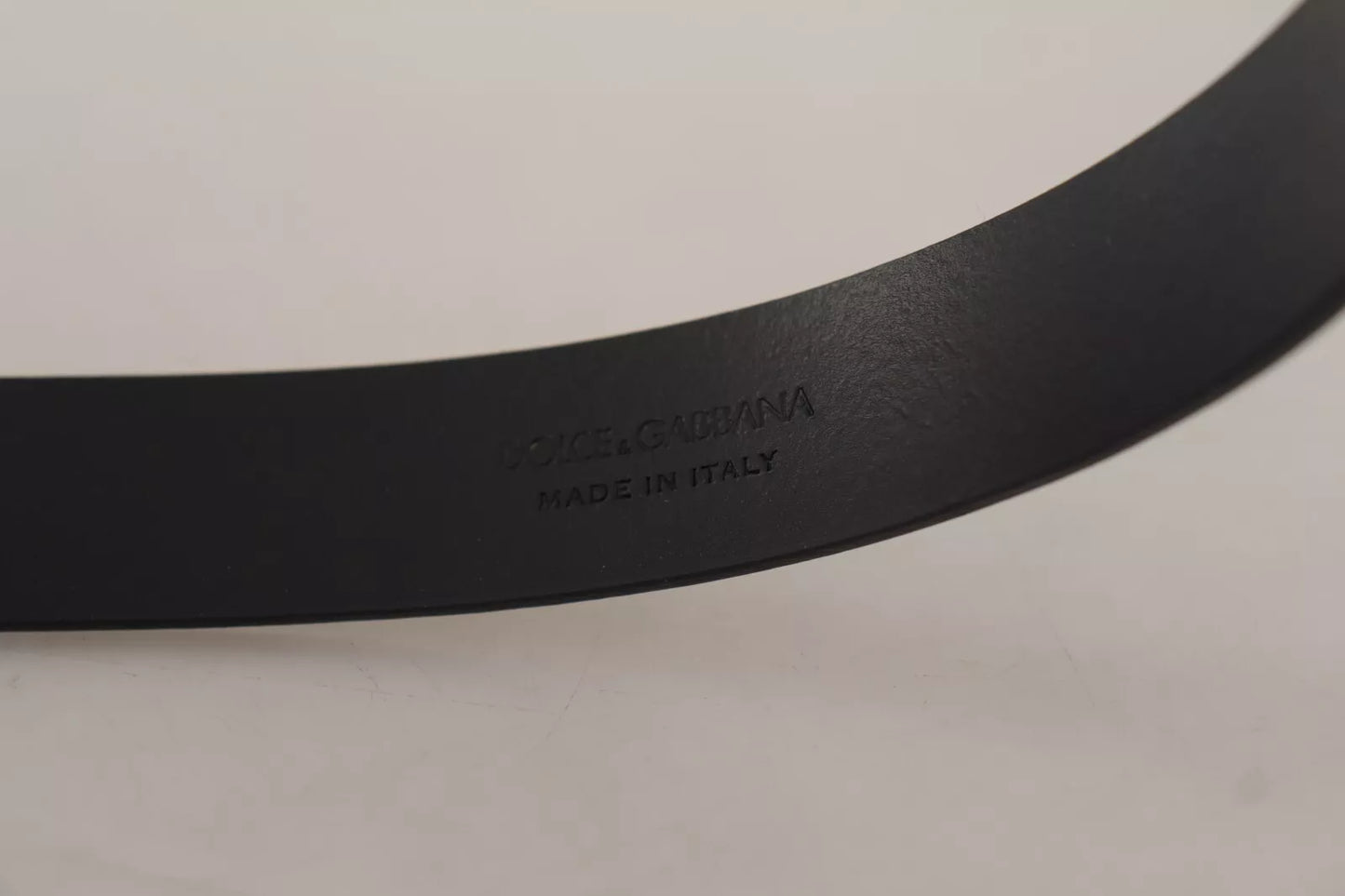 Dolce & Gabbana Kalbsleder Silberfarbener Gürtel mit schwarzer Metallschnalle