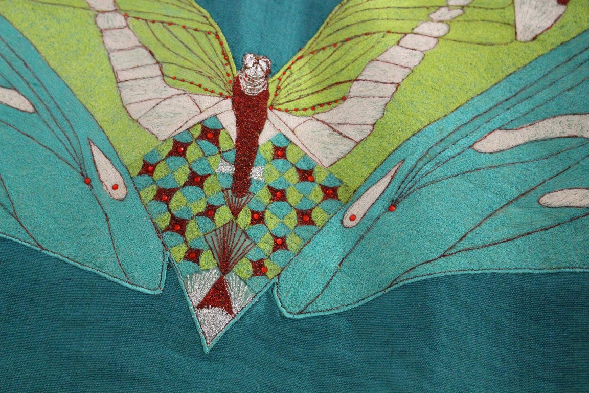 Lanre Da Silva Ajayi Grünes Minikleid oberhalb des Knies