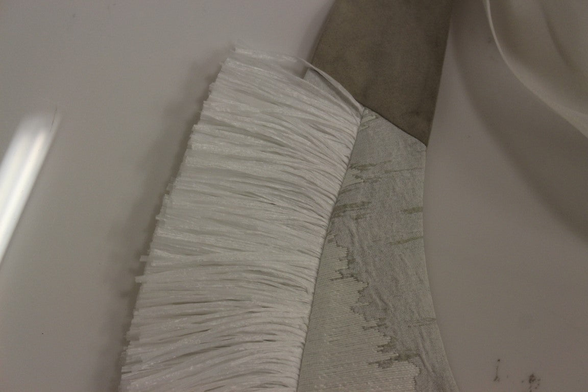 Arzu Kaprol Weiße Lashes Offene Rückenweste Jacke