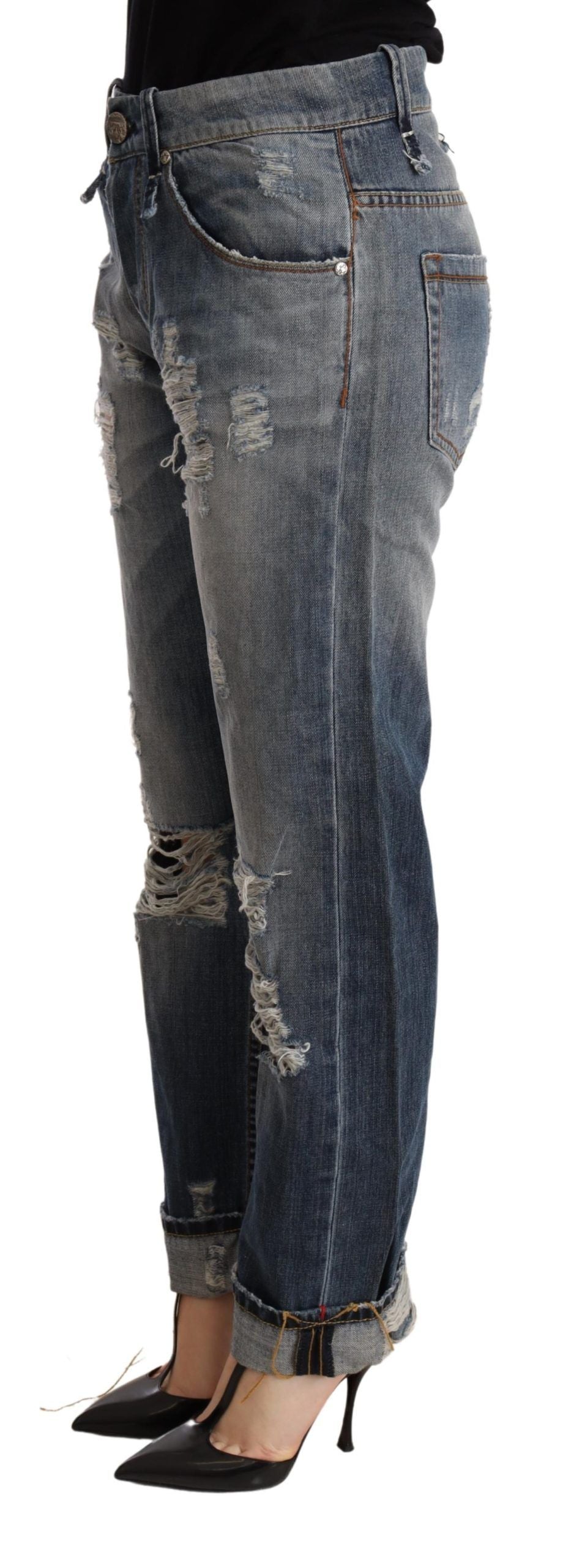 Acht Blaue zerfledderte gerade Denim-Hose mit mittlerer Taille