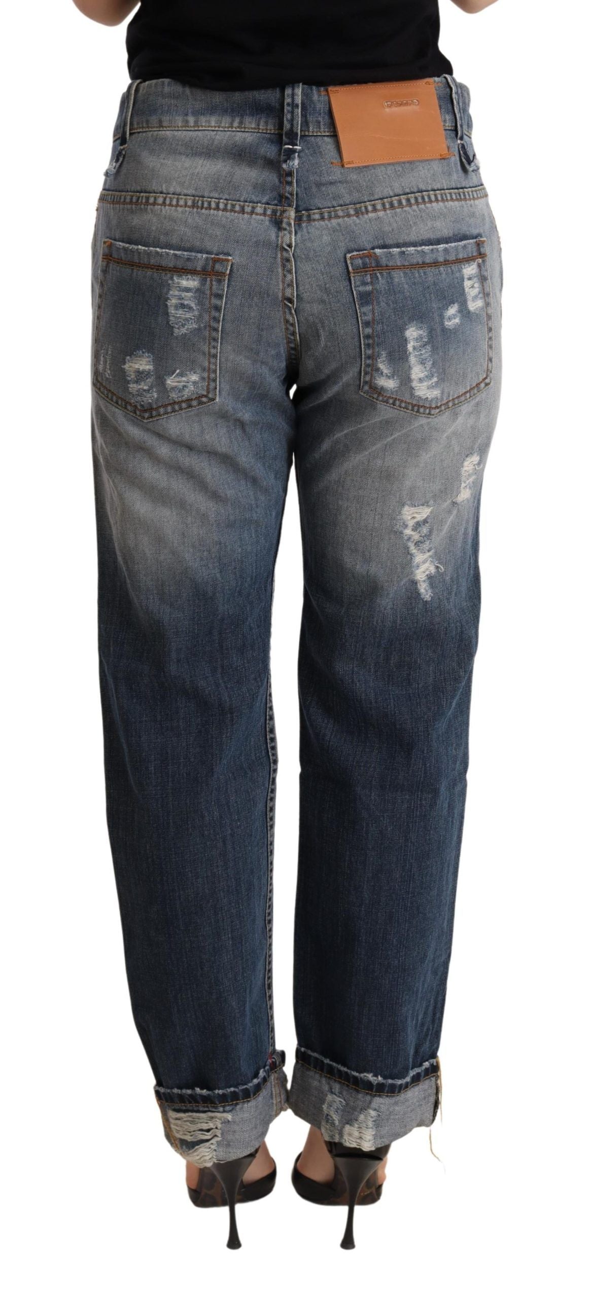 Acht Blaue zerfledderte gerade Denim-Hose mit mittlerer Taille
