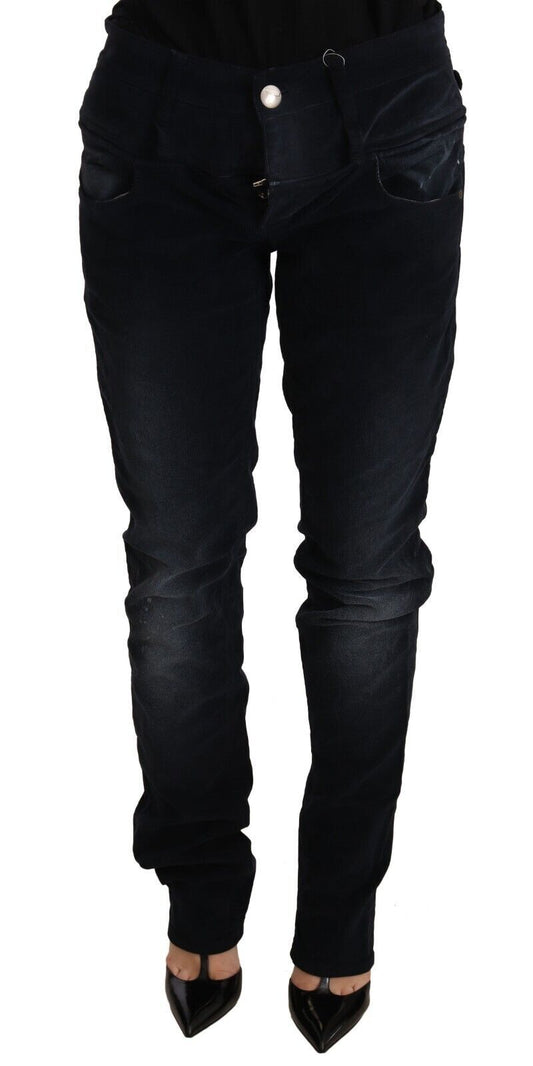 Acht Blaue Jeans aus gewaschenem Baumwoll-Denim mit niedriger Taille und lockerer Passform