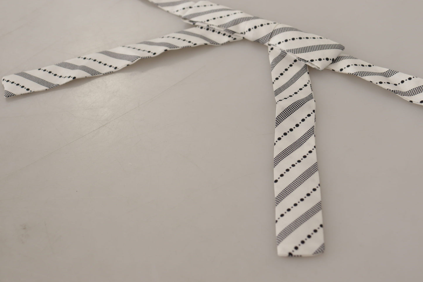 Dolce & Gabbana Weiß Schwarz Polka Dot 100% Seide Hals Papillon Fliege