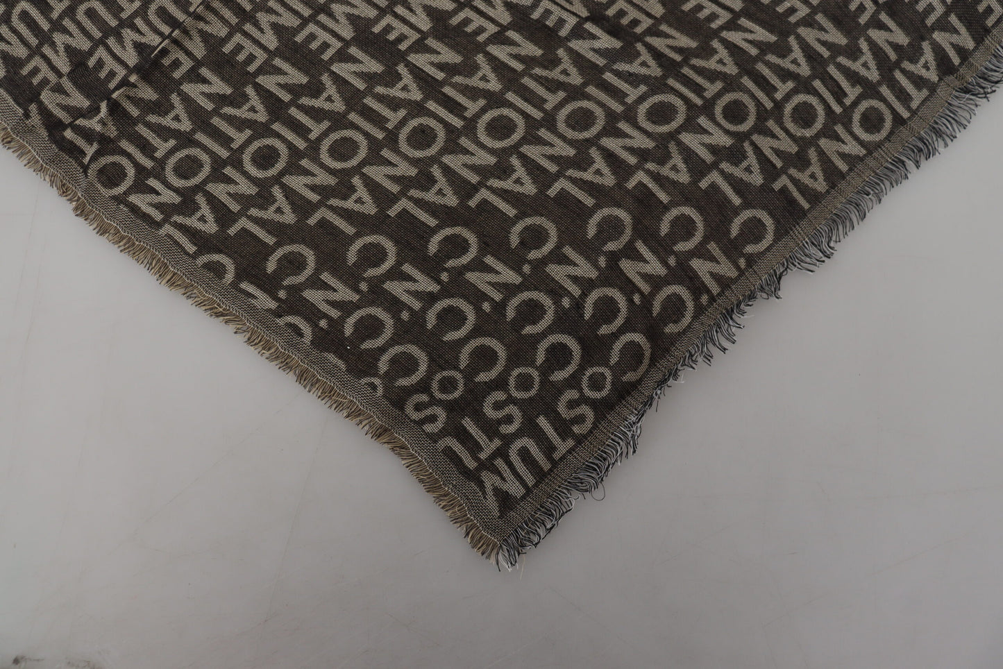 Costume National Grauer Logo-Strickhalstuchschal