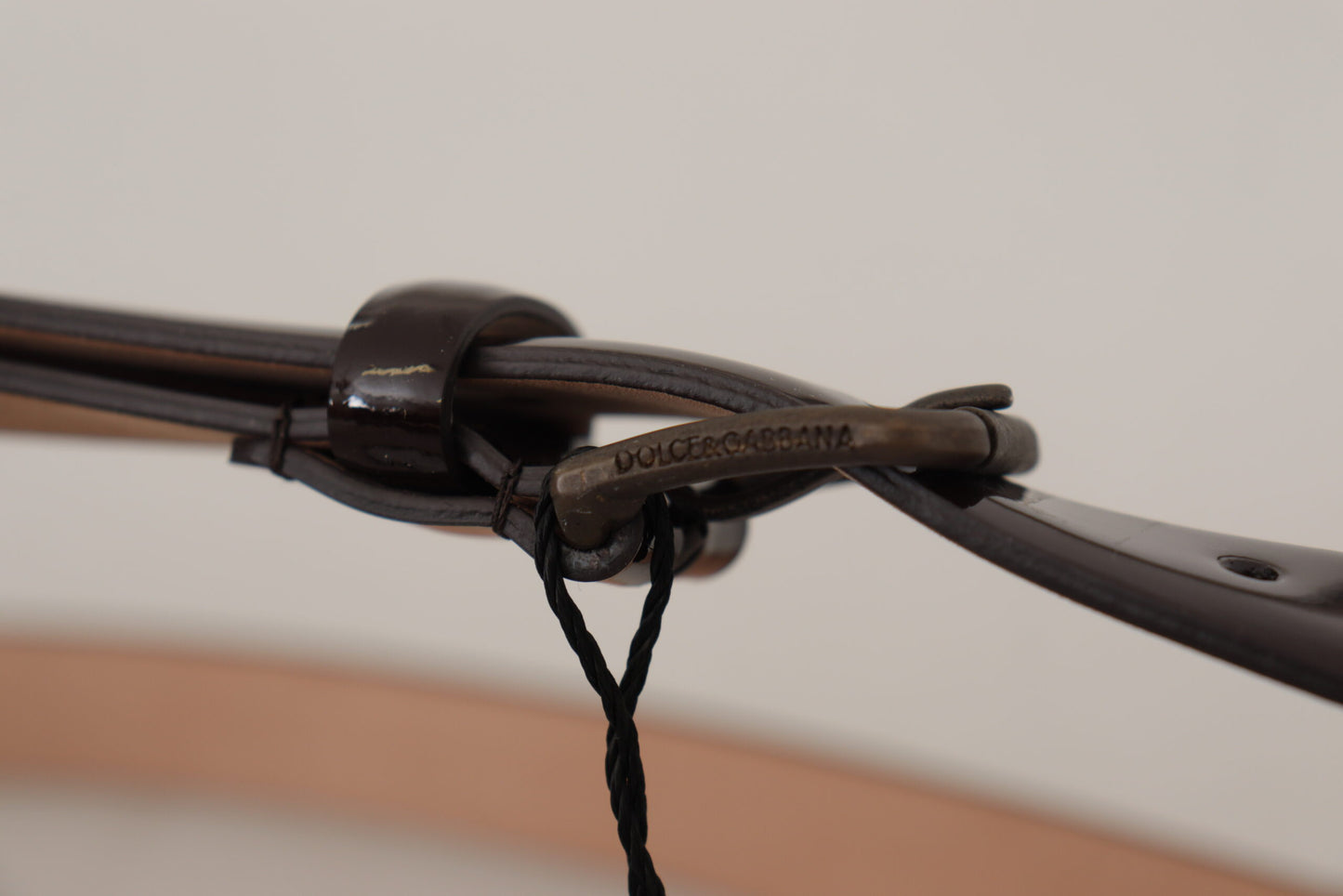 Dolce & Gabbana Schwarzer Lackleder-Logo-Metall-Gürtel mit Taillenschnalle