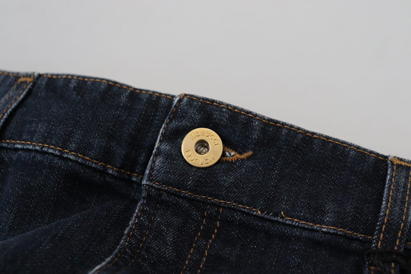 Fiorucci Dunkelblau gewaschener Denimrock mit mittlerer Taille und Bleistiftschnitt