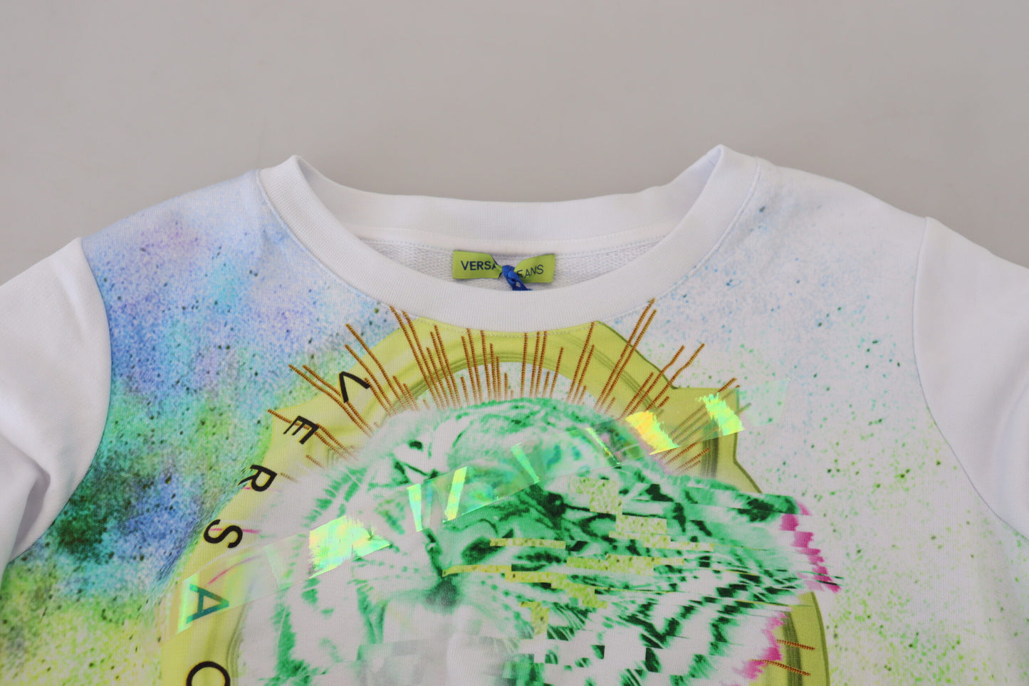 Versace Jeans Weißer Pullover mit Grafikdruck und langen Ärmeln