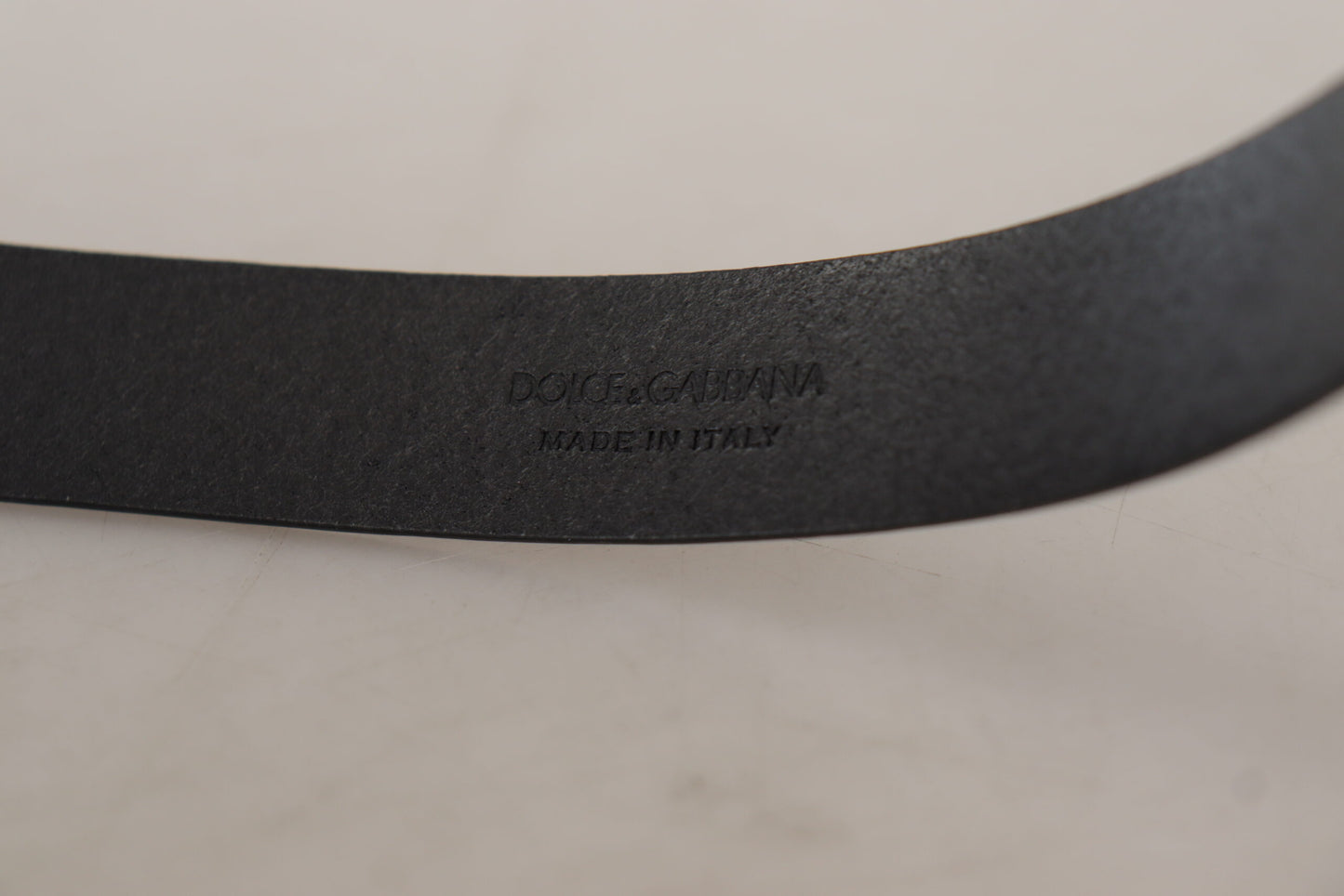 Dolce & Gabbana Schwarzer Kalbsledergürtel mit klassischem Logo und Metallschnalle