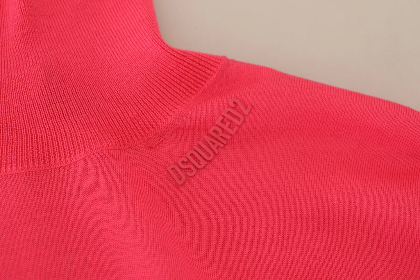 Dsquared² Rosafarbener Pullover mit langen Ärmeln und Rollkragen