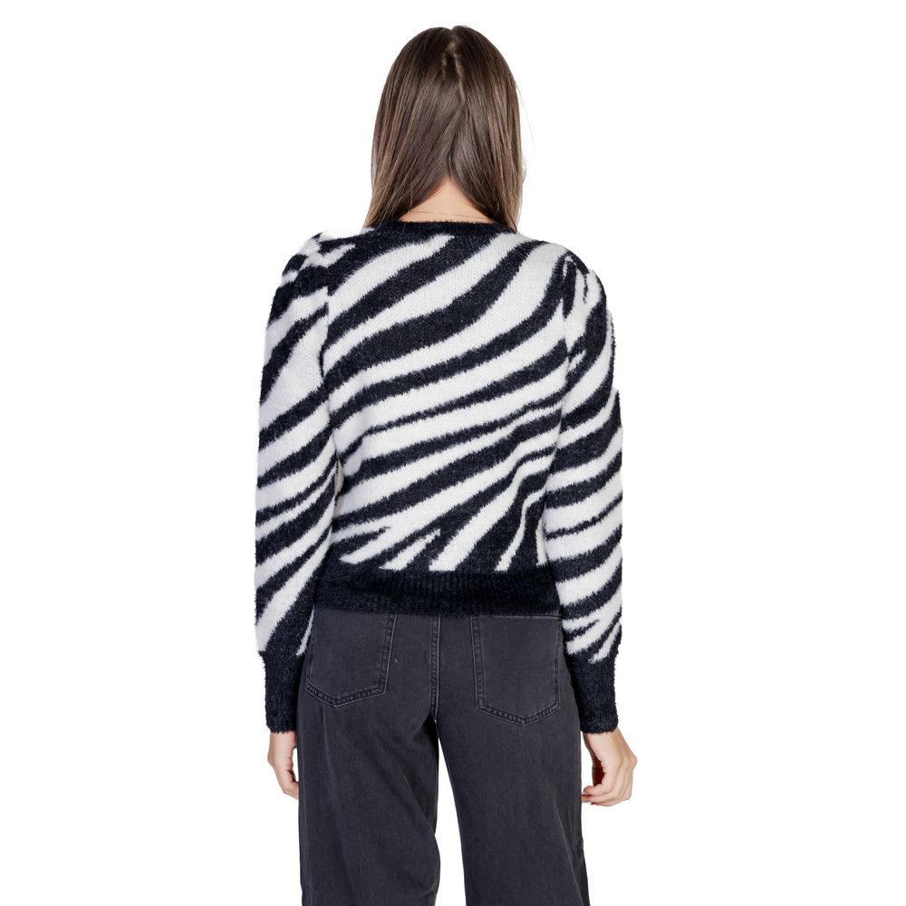 Only Schwarzer Nylon-Pullover
