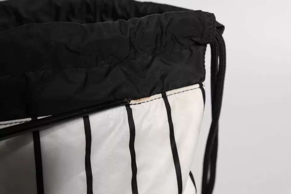 Dolce & Gabbana Schwarz-weiß gestreifte Polyester-Rucksacktasche mit Kordelzug