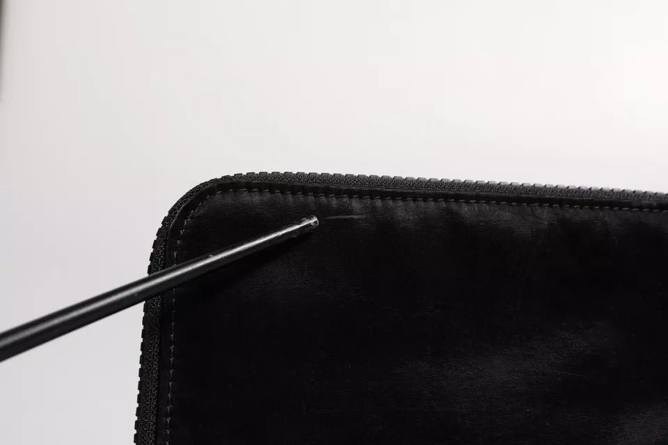 Dolce & Gabbana Schwarzes Nylon Logo Plaque Schlüsselanhänger Tasche Clutch