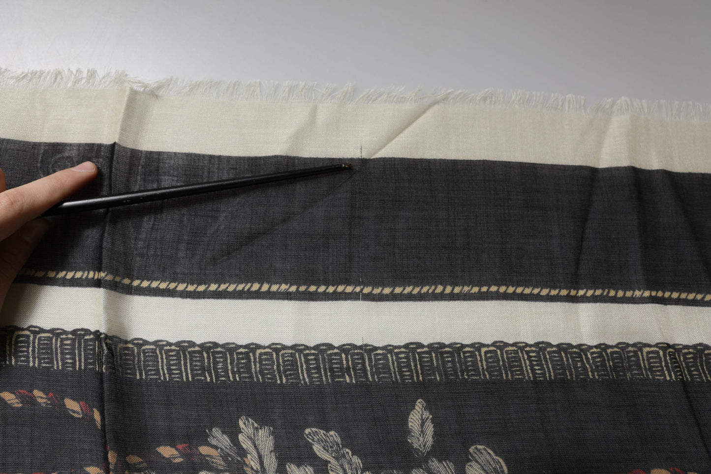 Dolce & Gabbana Mehrfarbig bedruckter Foulardschal aus Kaschmir